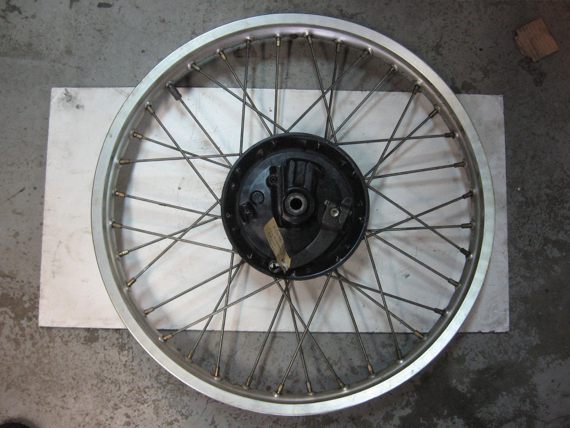 Voorwiel + remplaat met telleraandrijving – xl250 R 1985 1984-87		44601-kg0-000 + 44701-kl4-003 + 45010-kg0-003