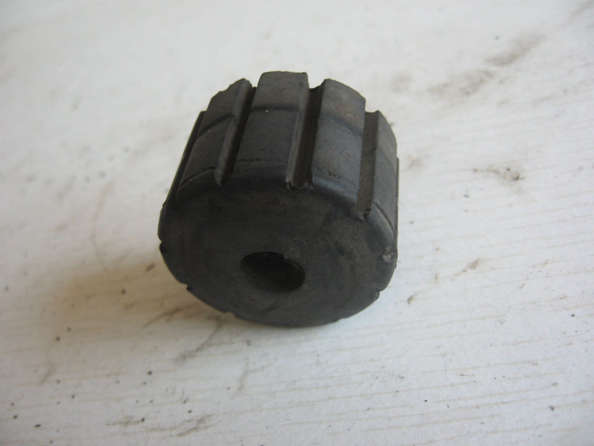 voorste rubber bevestiging benzinetank 	 Xbr500 1985-88 , xr125 2003-07	17611-ke5-000
