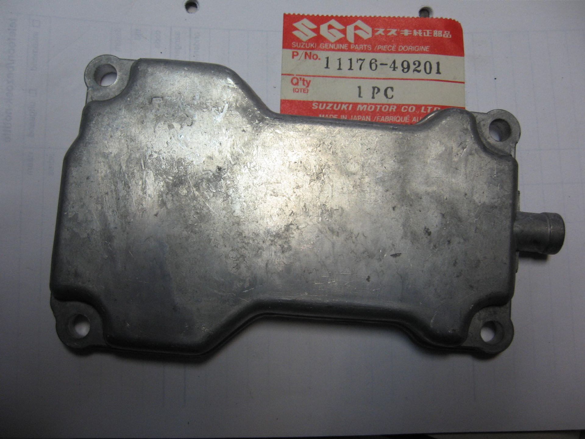 deksel carter ontluchting 	GS1100 / GSX 1100 1980-82 / GS1000 1982 	oem		11176-49201