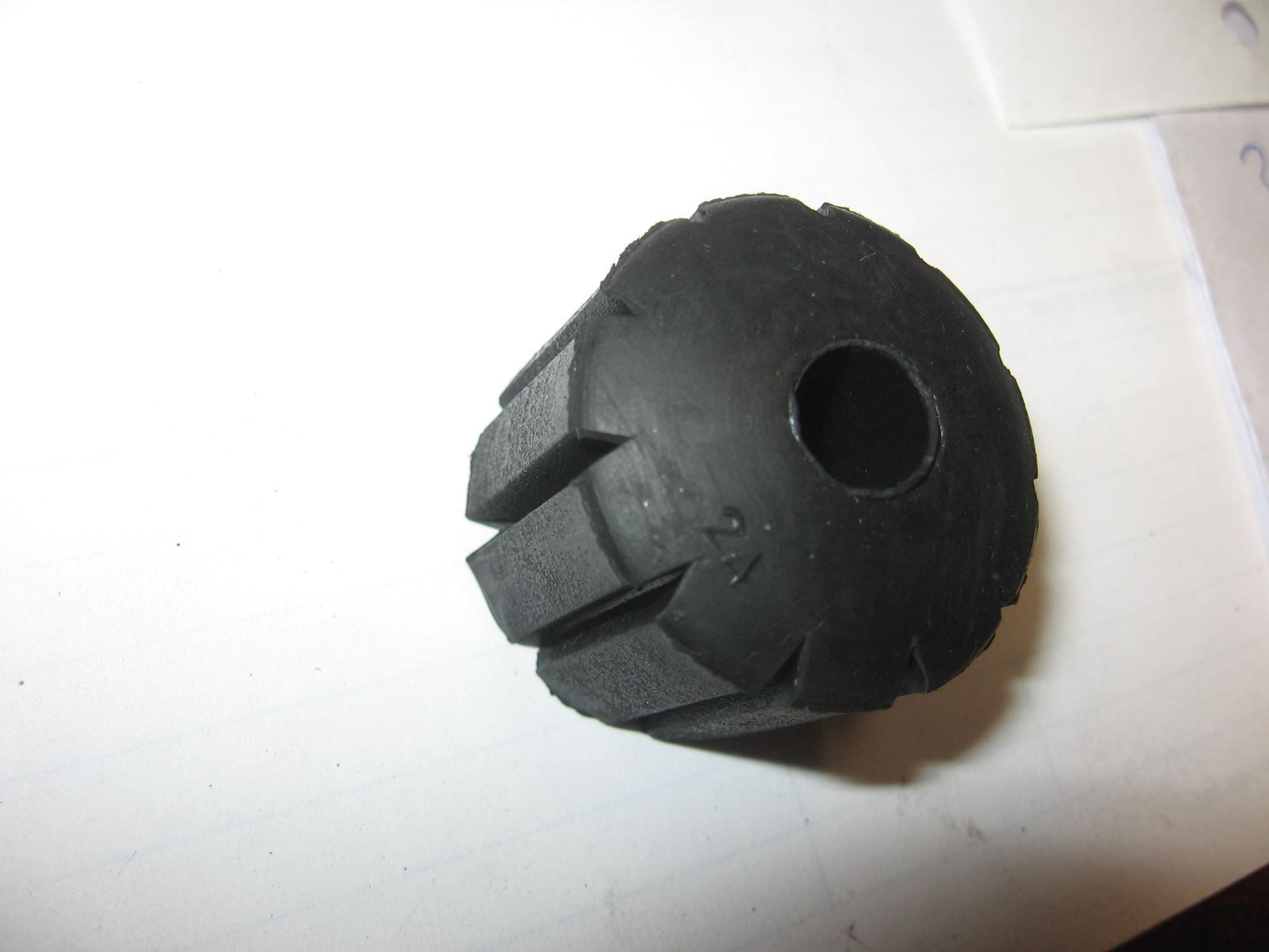 rubber bevestiging tank voorkant // cb500 1976 cb550 1976-78 cb750 1976-78		oem		17611-283-010