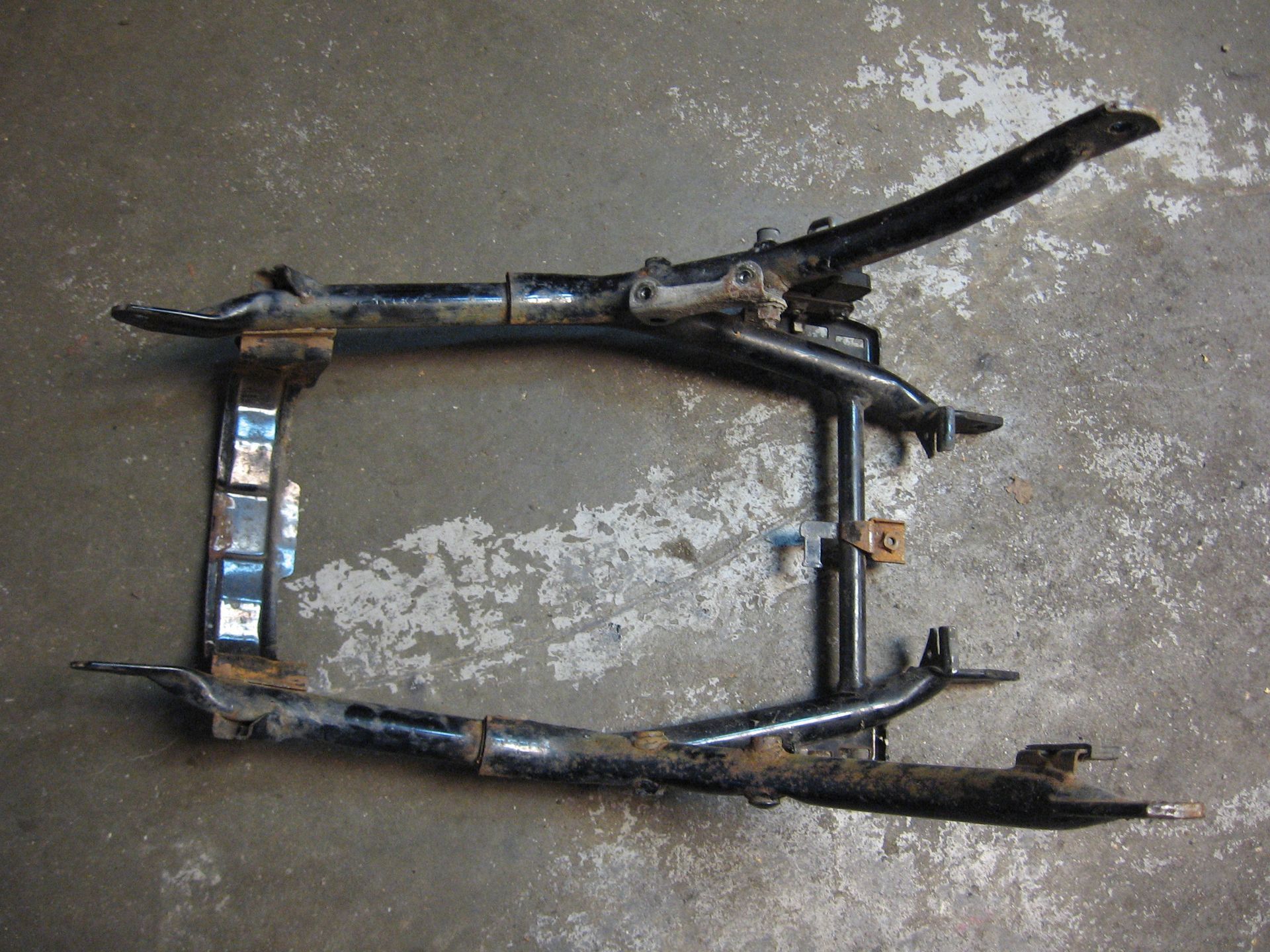subframe achterkant		10L-21190-00-98 , Xv920 1982-83 MK K J