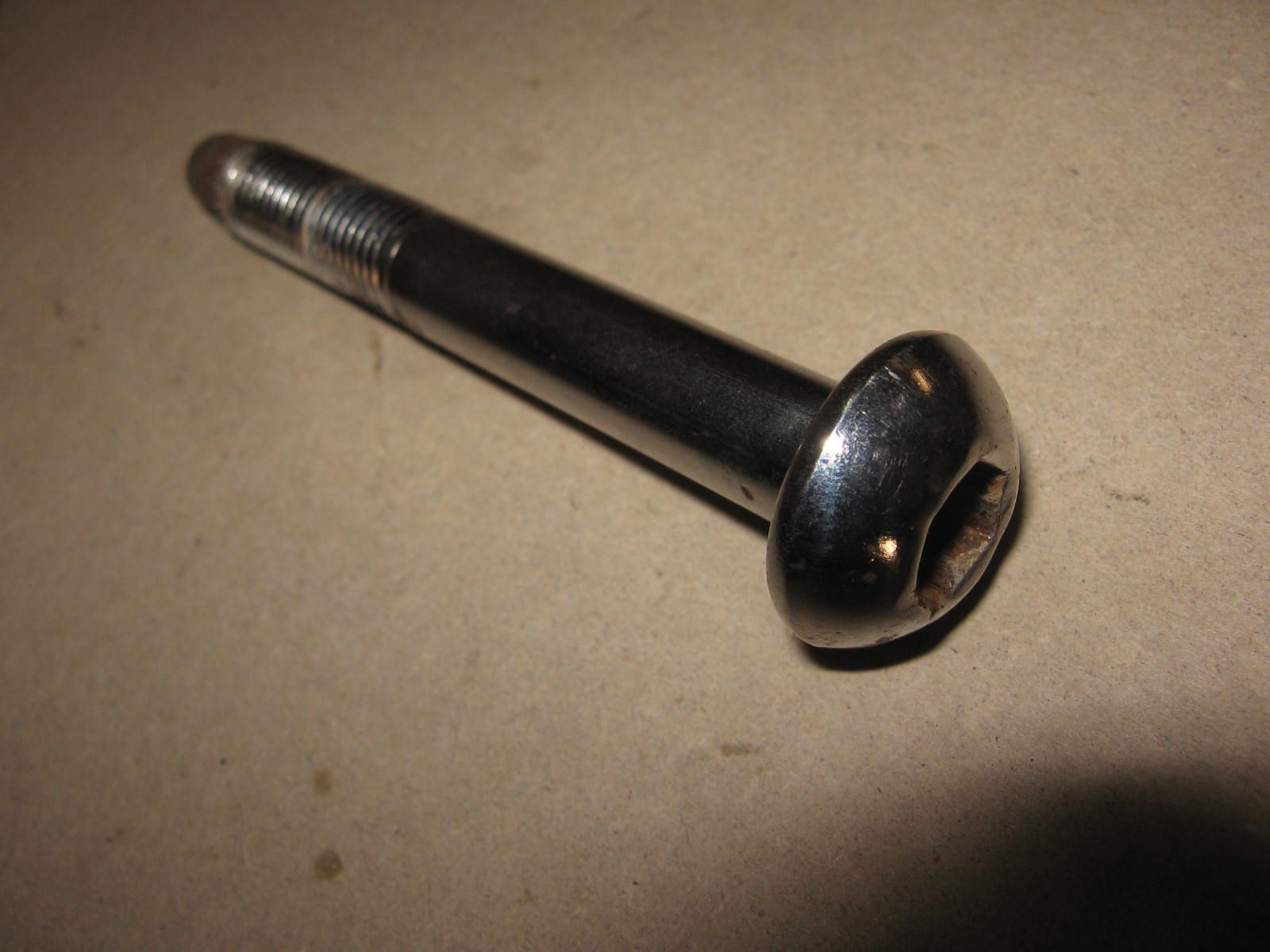 imbusbolkop m10x67 , blokbevestiging rechtsachter Xv535 87-00 , 90149-10239