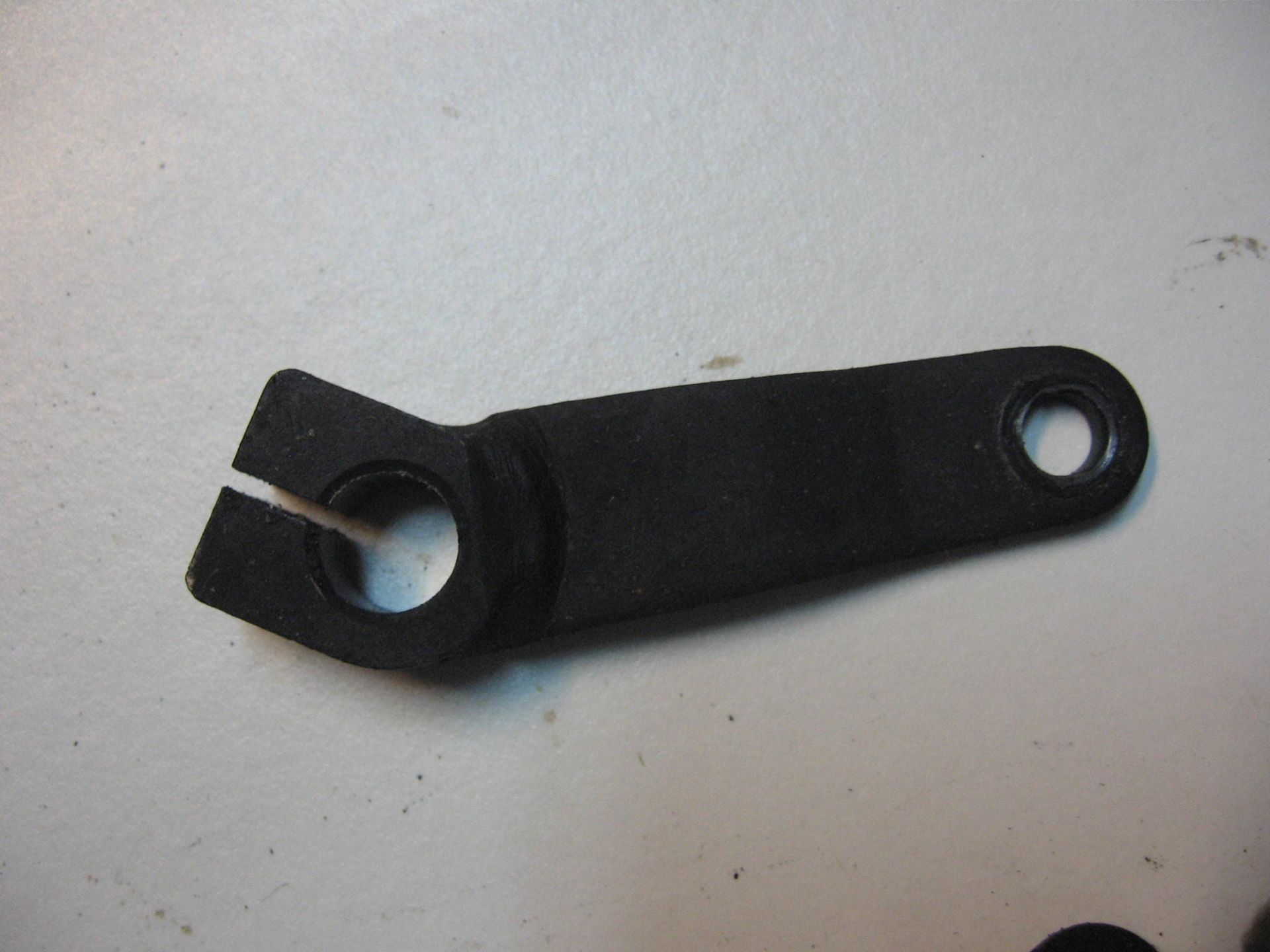 Lever , houder as balansas buitenkant // zx900a2 85 , gpz900 1984-86 , gpz1000 gtr1000 1986-2006		13168-1236