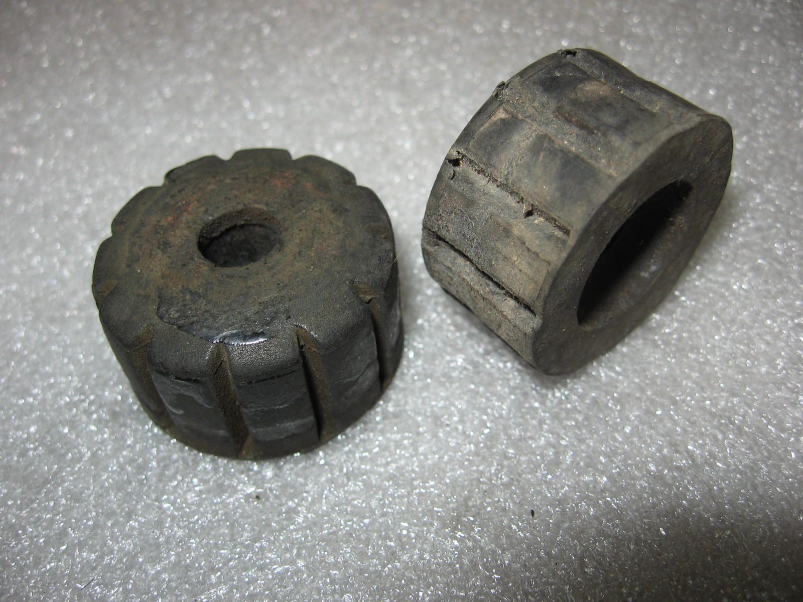 2x tankrubber voorkant	Vt750 1998-2013	 17611-KE8-000