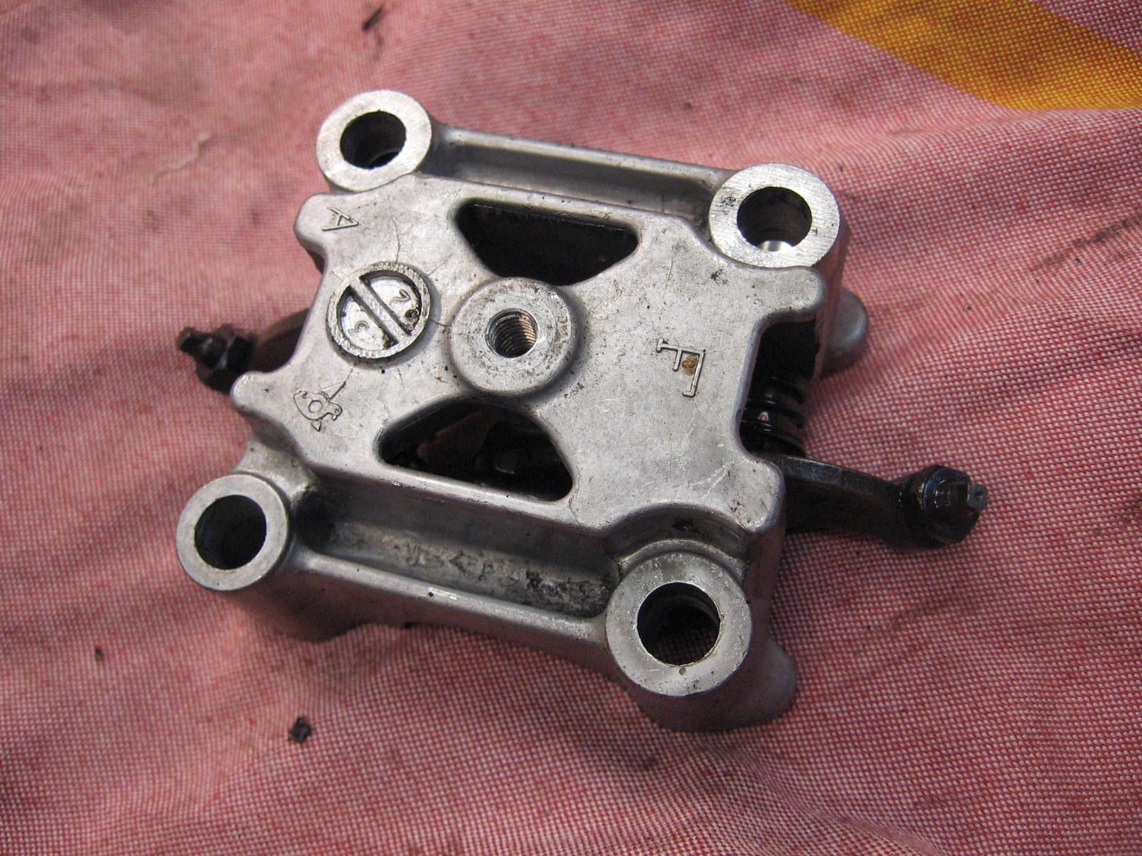 houder nokkenas , camshaft holder met tuimelaars	Cmx250c 85-2015		12231-399-010