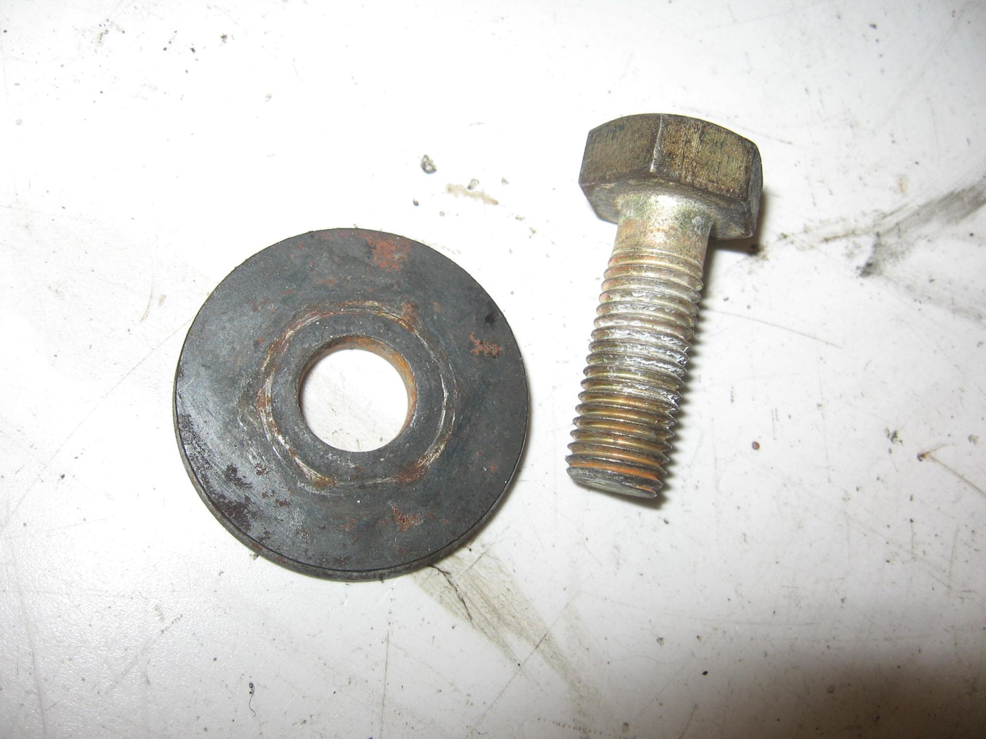 Bout ( m10x25 ) met ring speciaal (28x8,5x4,0) centrale pulley distributieriemen // gl1000		90021-371-000 + 90414-611-000