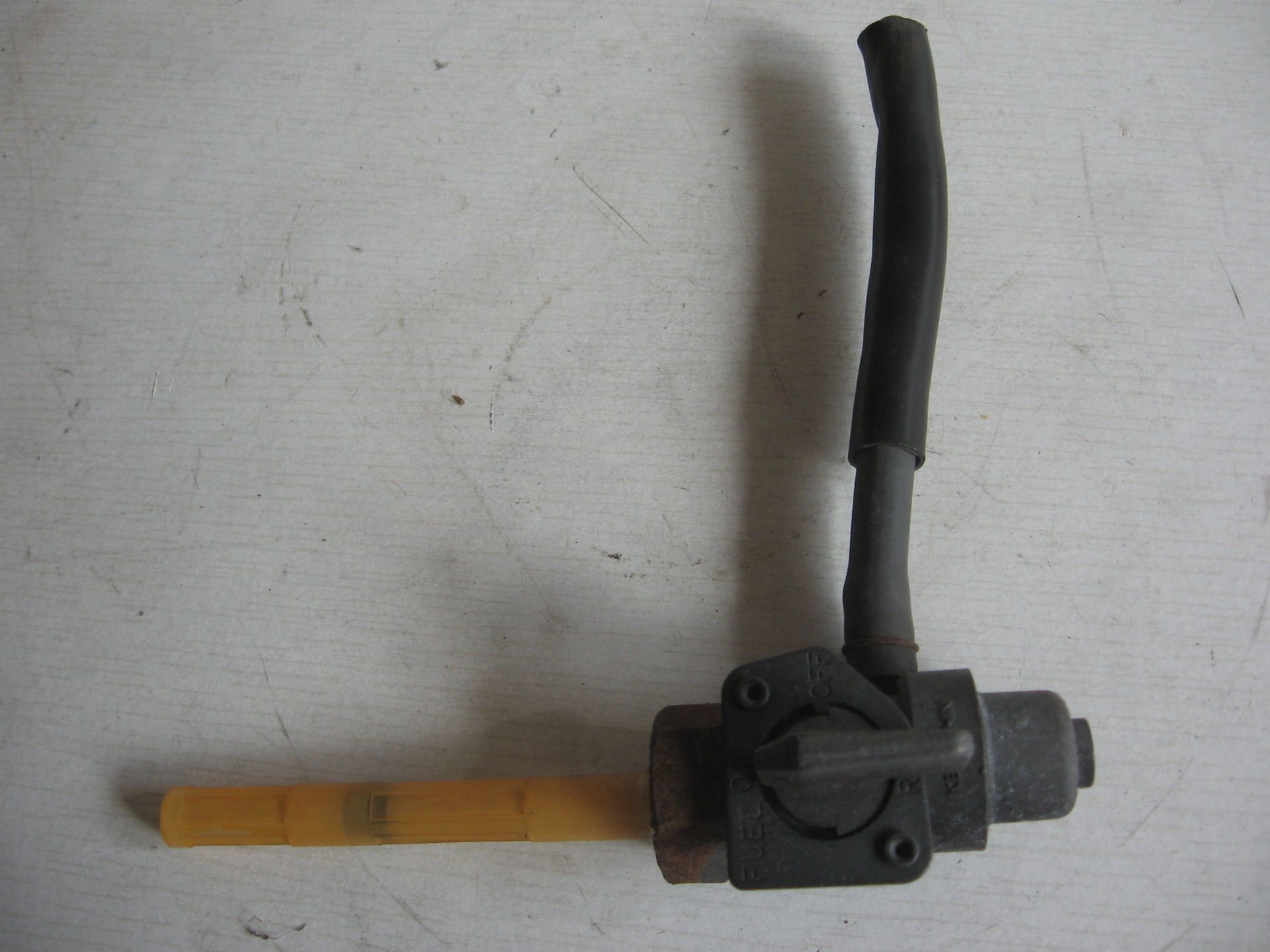 benzinekraan	Cb250 1991+2007	16950-kbg-671	16950-kbg-670