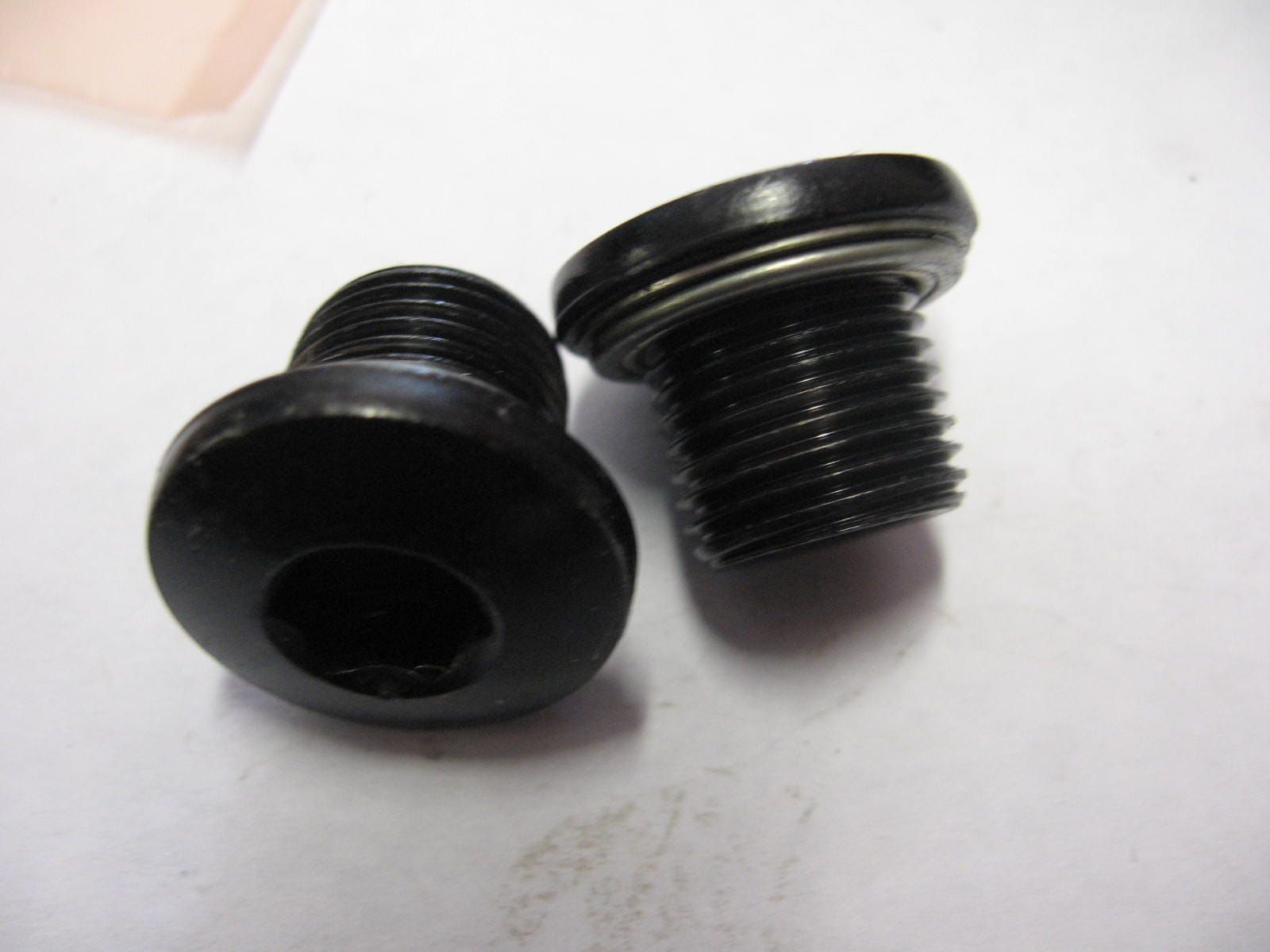 plug zijkant kop	gsx550 gs550e 1983-85	09248-14004	09248-14010 ,