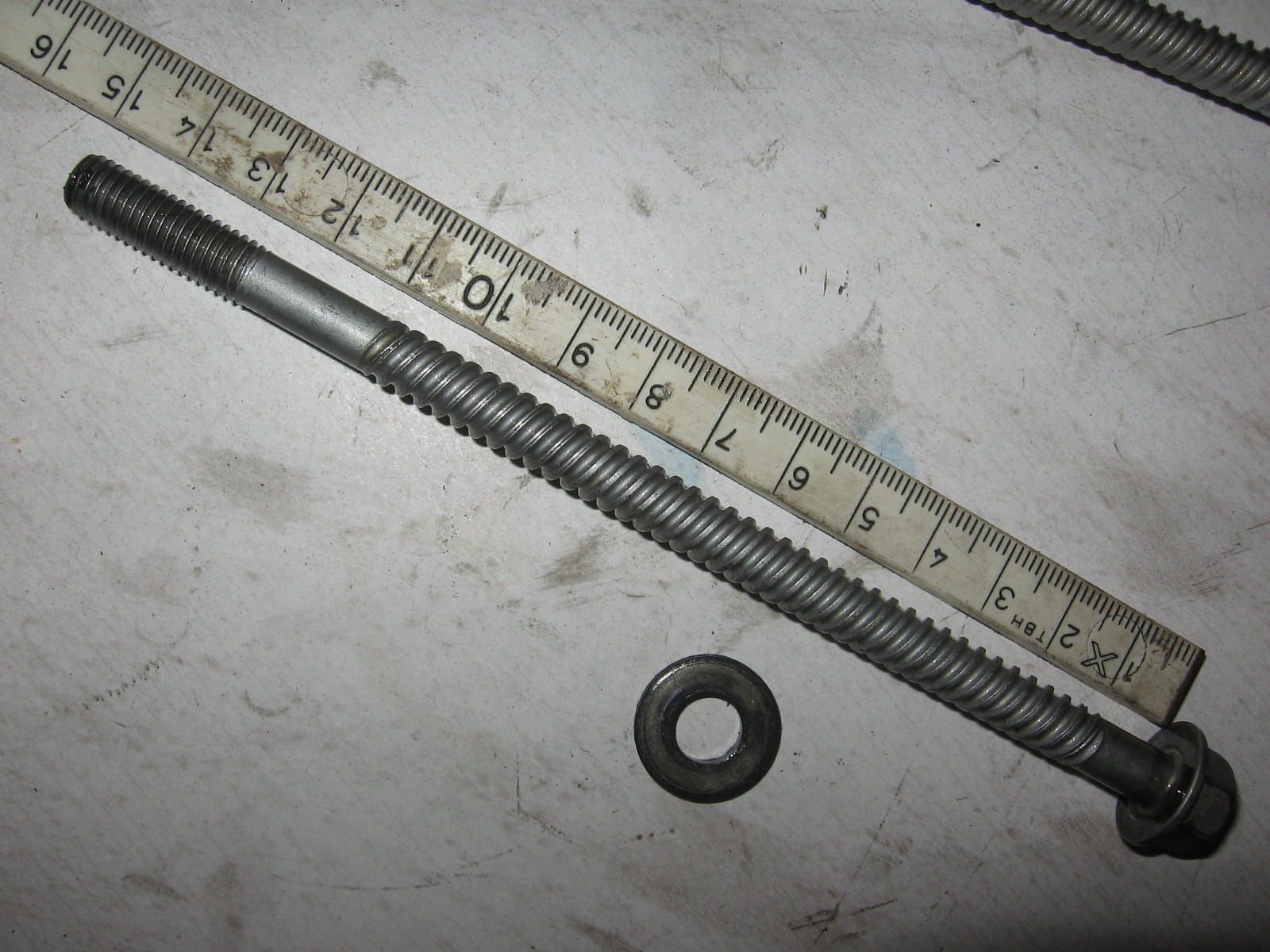 kopbout M8x151	Vf500 1984-86 , vf700c vf750c 1986-88 , vtr250 1988-90	90012-ke8-000
