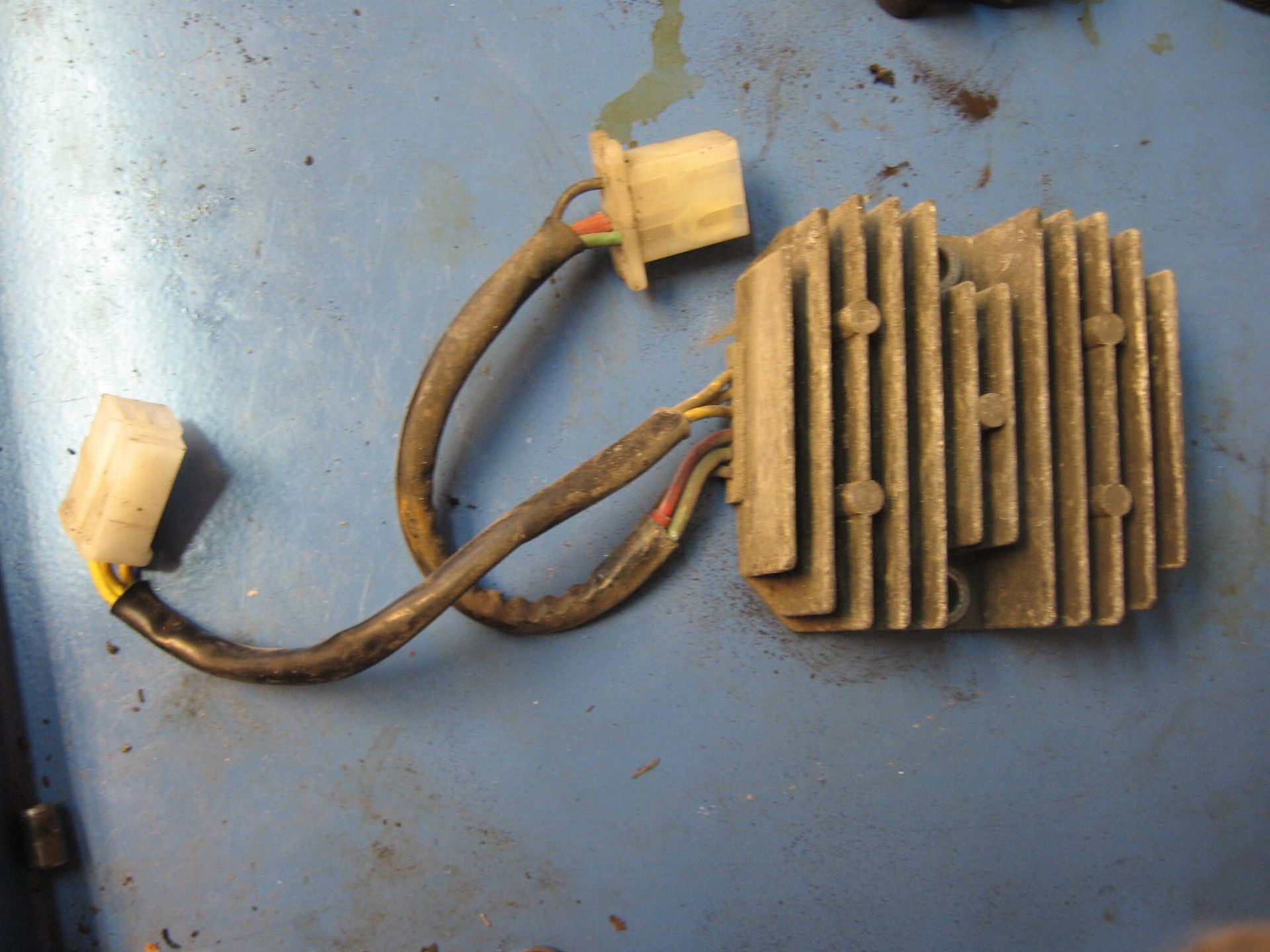 RECTIFIER ASSY., REGULATOR  , Cb450sc 1982-86 , gb500 cb400 77-97 cm400	31600-413-008 	31600-KV8-681