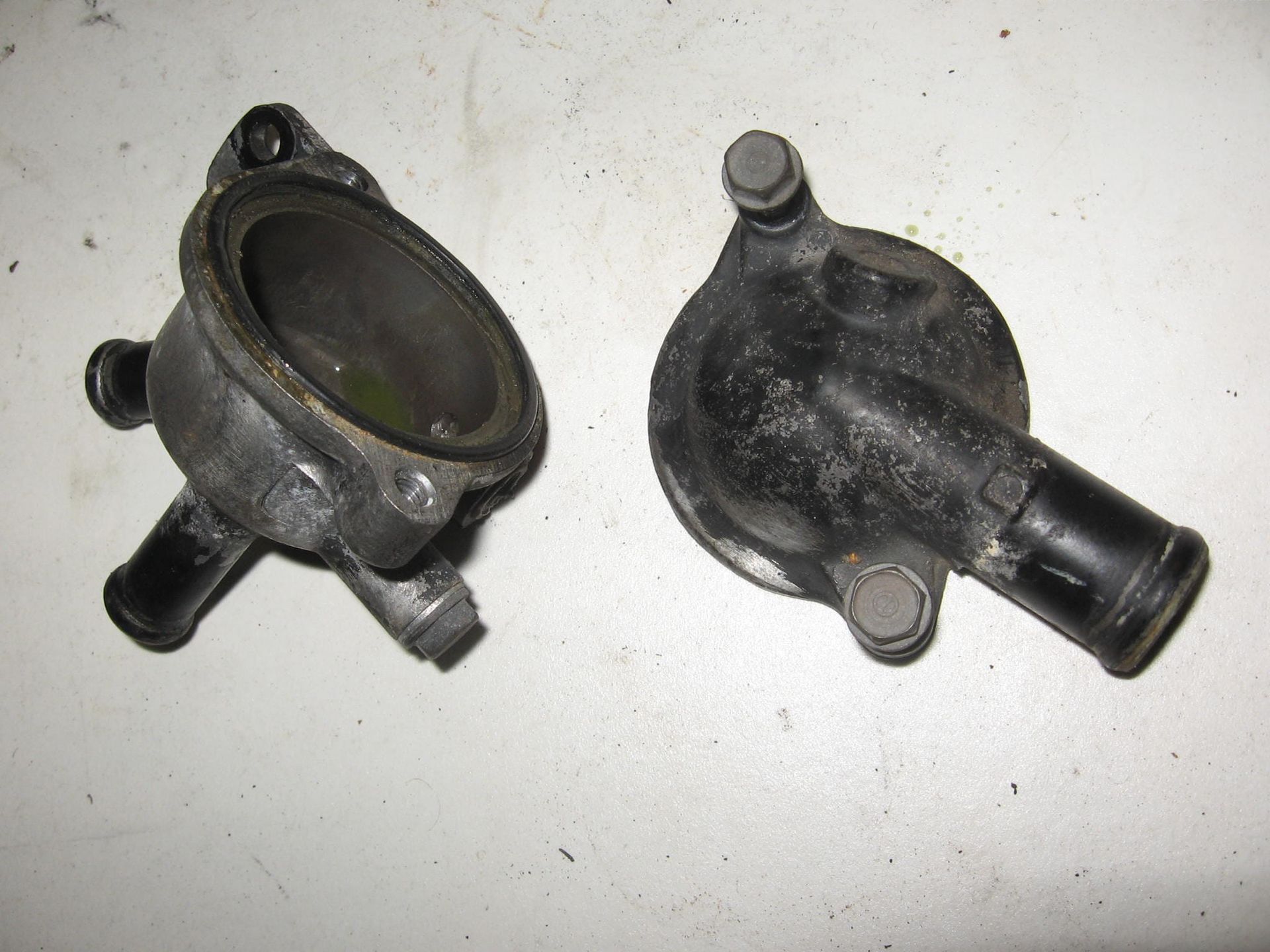 Thermostaathuis // vf500f 1984-85		19311-mf2-000 +19315-mf2-000