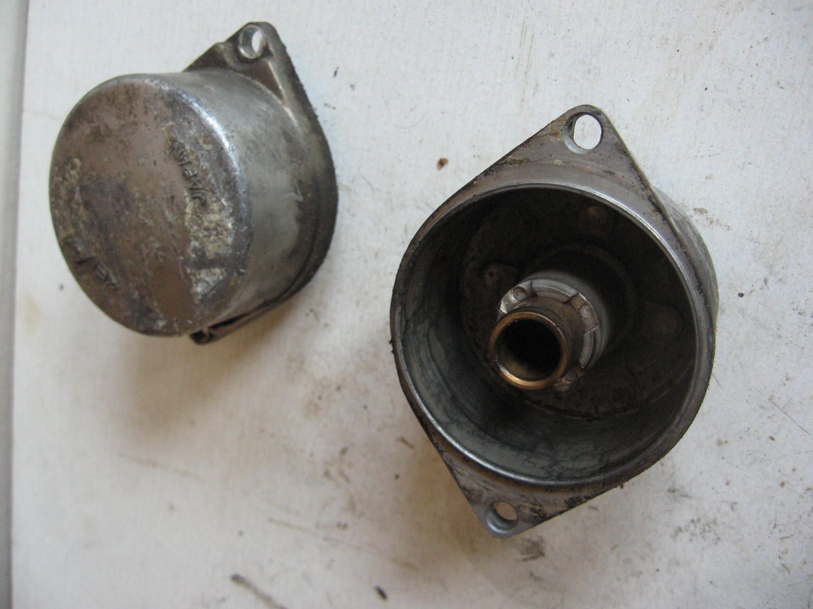 1x deksel carburateur 	cb750kz canada	, onderdeel van 16022-413-014	16022-425-871	,keihin 42A A