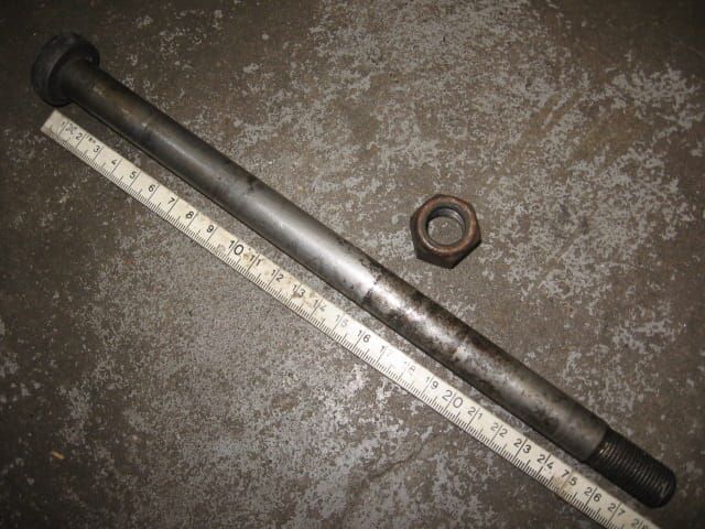 achterwielas M16 , 17x275 , met moer	gsx400 gs300 82-85	64711-44400	64711-44410