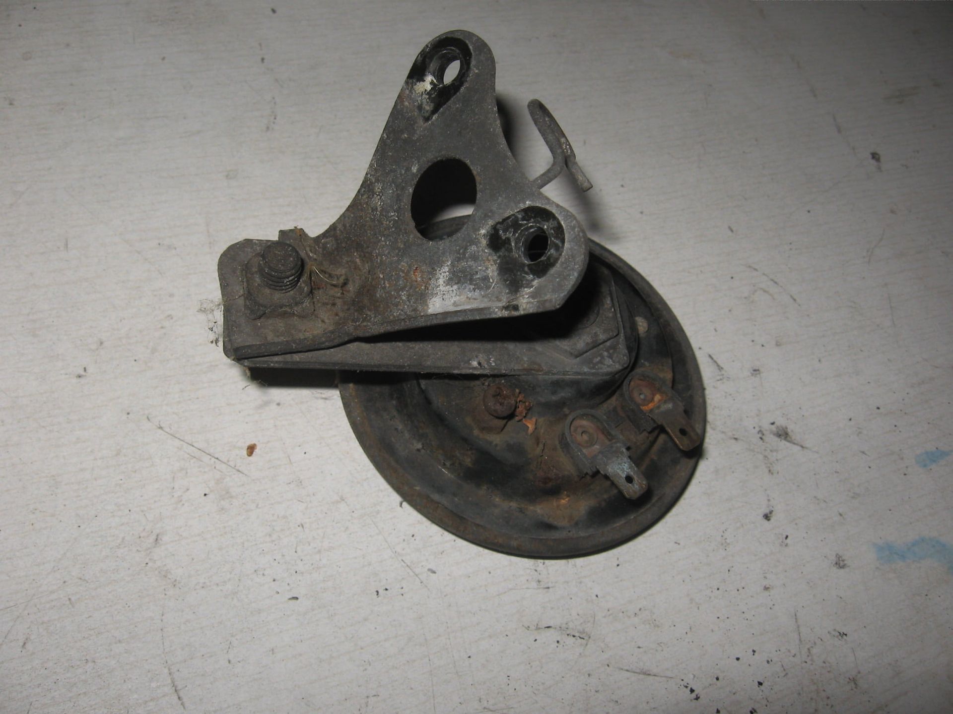 houder claxon met claxon	Vfr400rg 1986	61406-ml0-700 + 38110-mb2-004
