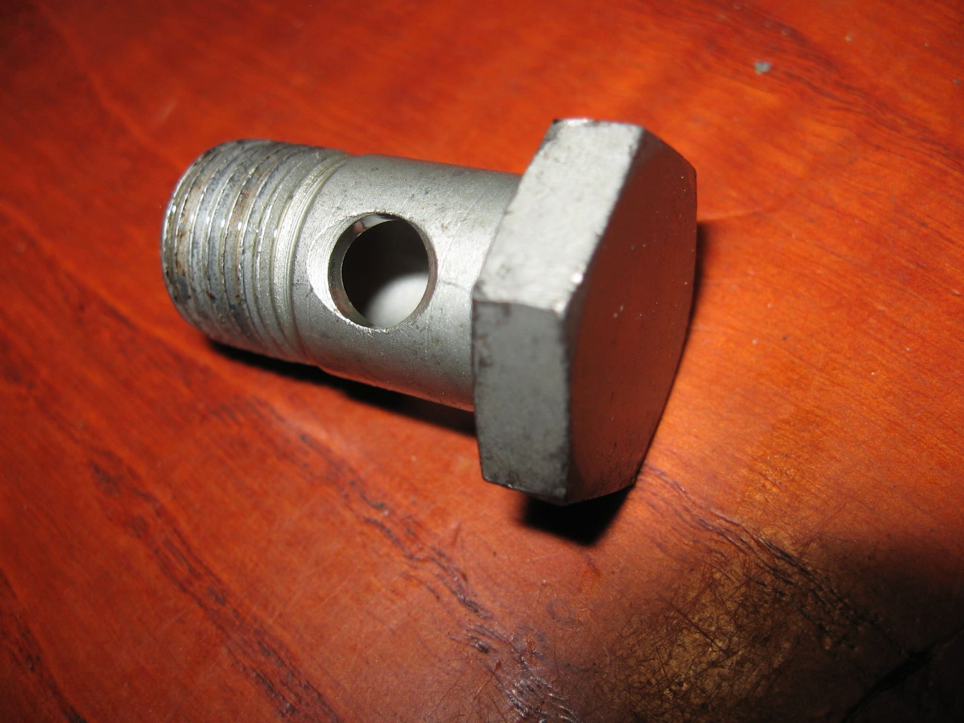 banjobout onder blok olieleiding m16	F650cs 01-05 f650gs 99-08 r1200c	.07119900927