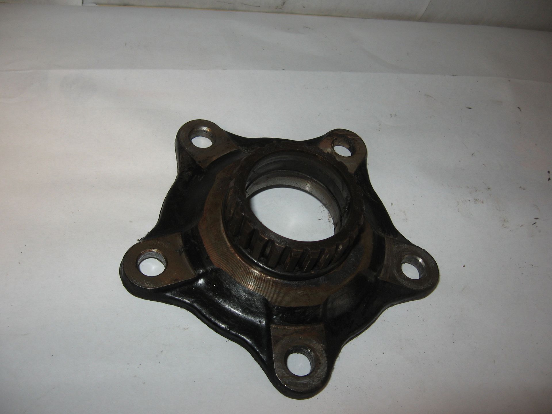 meenemer achterwiel	Vf750s 1983-85 , vt700c 84-87 , vt800c 	42615-MB0-700