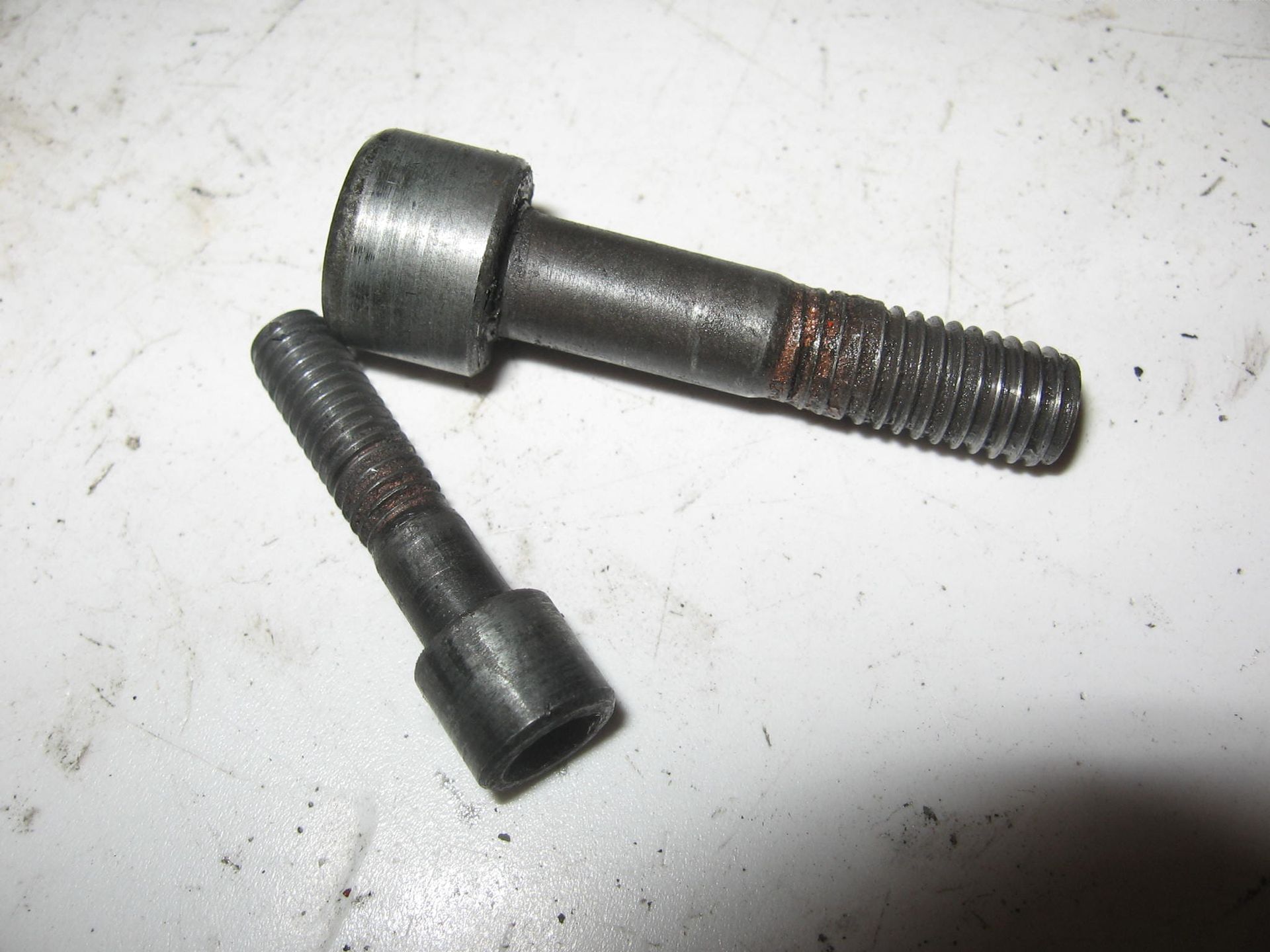 set bout bevestiging remklauw aan houder // gl1500 set 1990-2000		90105-MT8-000 + 90131-ML7-000