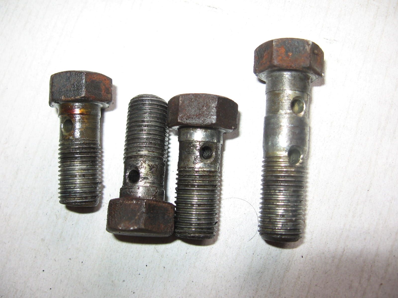 banjobout voorrem 3x enkel 1x dubbel , m10x1,00	Gs750 E 1977 gs1000e	09360-10017 , 09360-10018 ,
