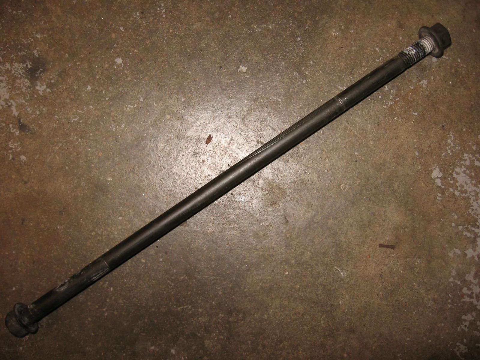 blokbout ( m10x290x1,25 ) voorkant	Xj700 1985 -86 	90105-10178