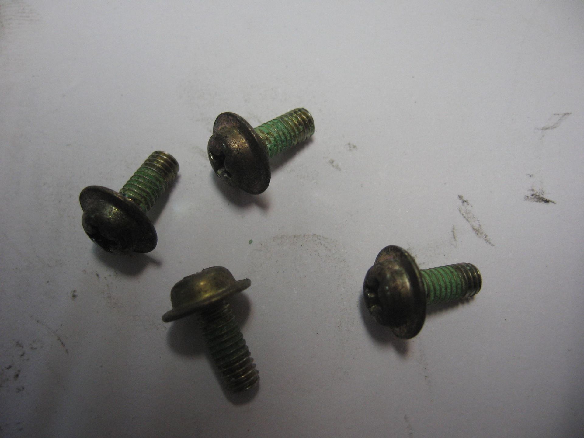 2x Flens Boutjes m4x10 teller bevestiging // gsx400e		02112-04108	02112-04107