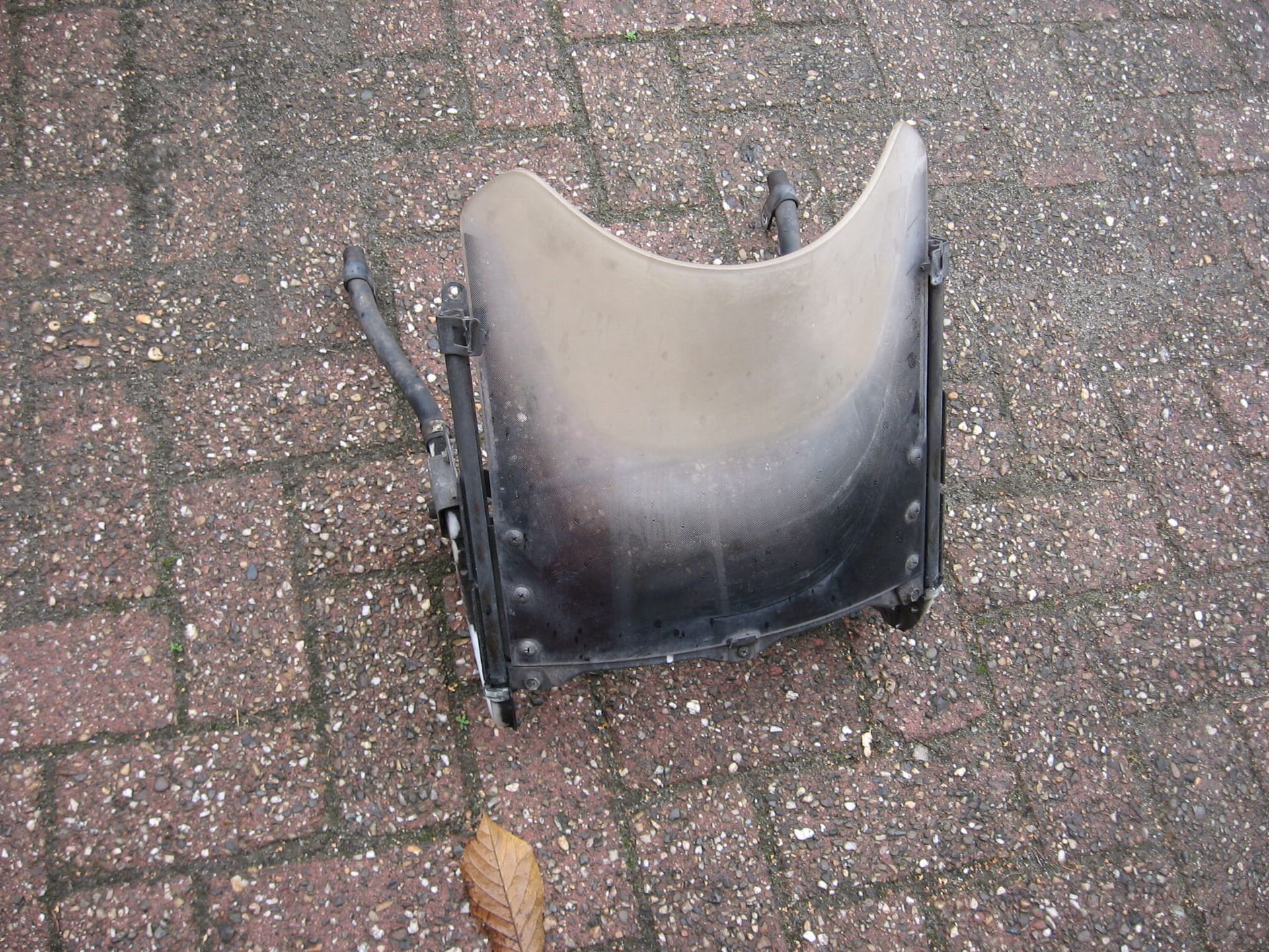 motor kuipruit met geleiding	Gsx1100F 1988-94	94600-48810	94600-48860,94600-48830,94600-48850,94600-48870,9462-48b00	,	ruit niet meer helder