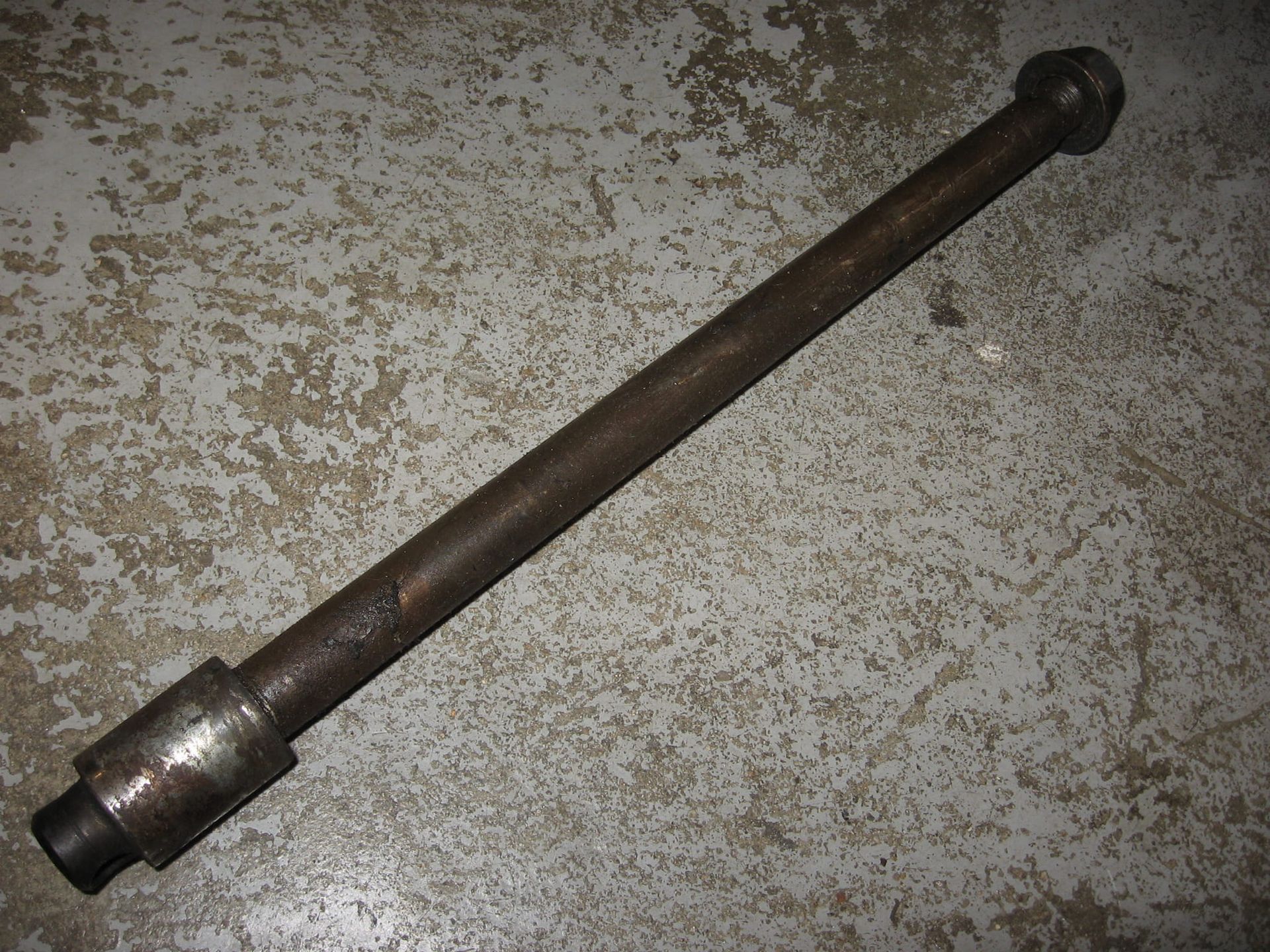 achterwielas met moer Vt700c 84-85 42301-me9-000