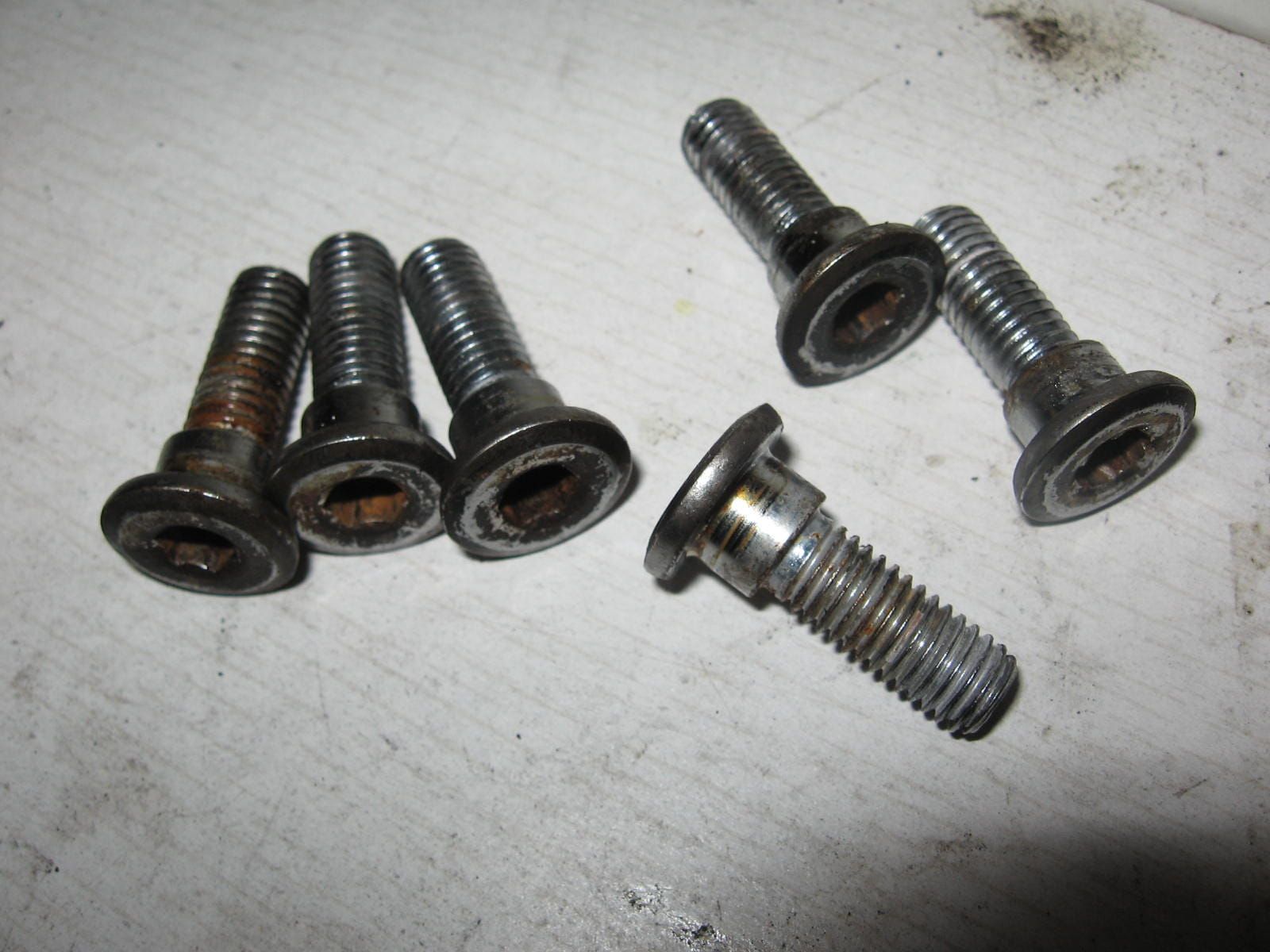 6 stuks bout bevestiging voorremschijf	Vs750 – vs700 1986- 1991 , vs800 ls650	09106-08049