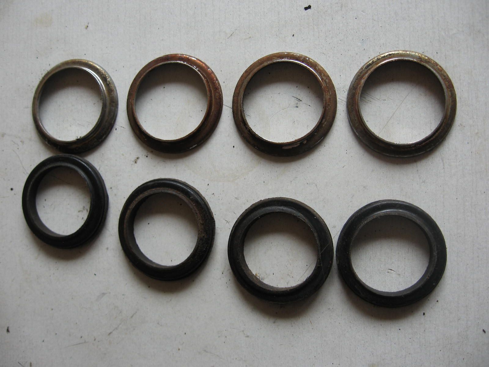 ringen met rubberringen voor lamporen	( chroom slecht ) Gsx400e , gs450 	51556-44100+51555-44100