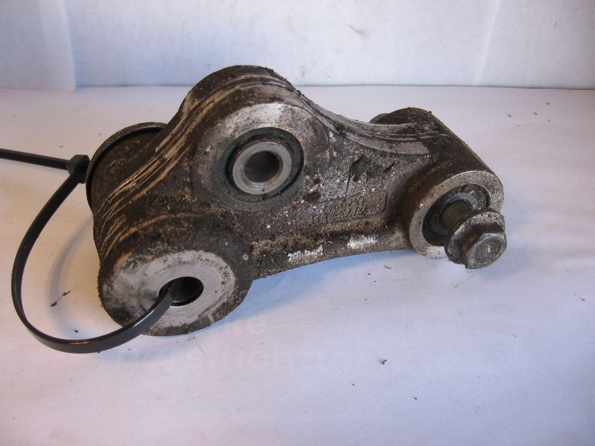 achterveer link / middelstuk , Deflection lever	F650gs 99-08 , dakar 00-07 , g650gs 08-16 , serteo 11-15	33537655876