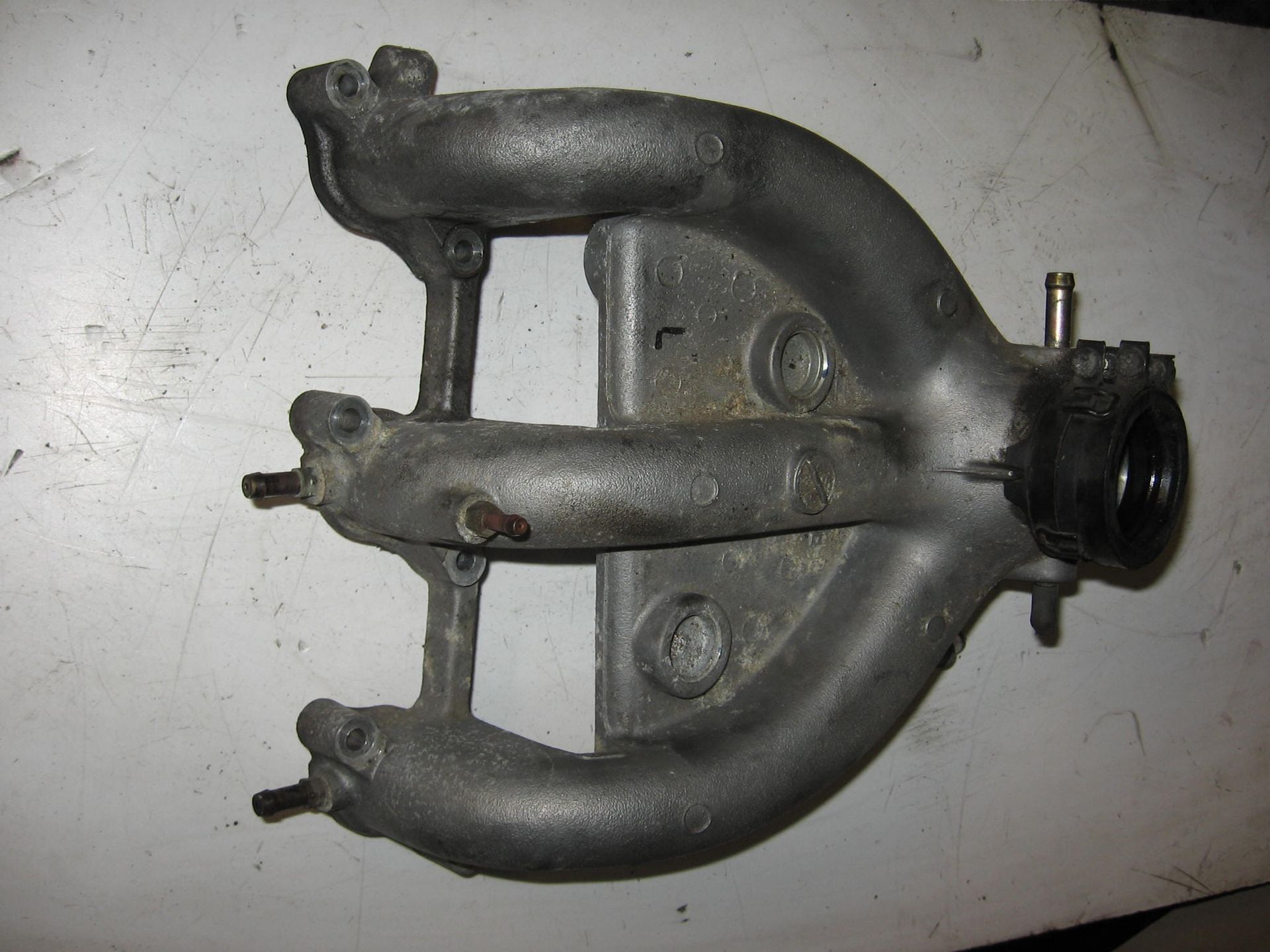 inlaat manifold links carburateur – kop  // Gl1500  1990-1991		17120-mt8-000	17120-mt8-740
