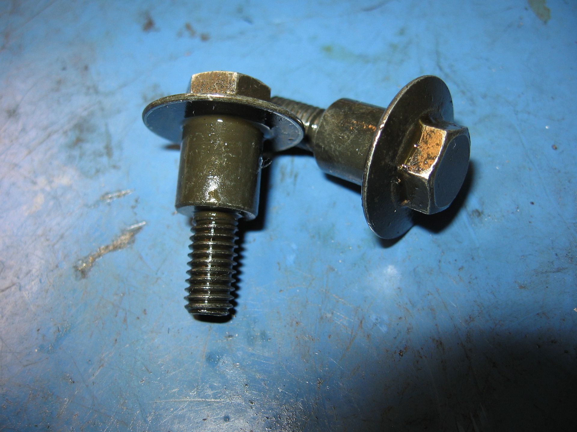 2x kleppendekselbout L-20,5	, zx-6r 1995-06 , klx650 93-96	92002-1327