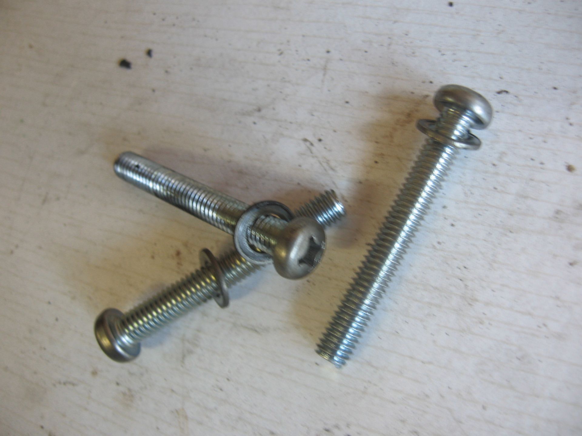 3 bout kruiskop bevestiging dynamostator in deksel	cb750 FII 1982 , cb750 1979-83 ,	93500-06045-0a