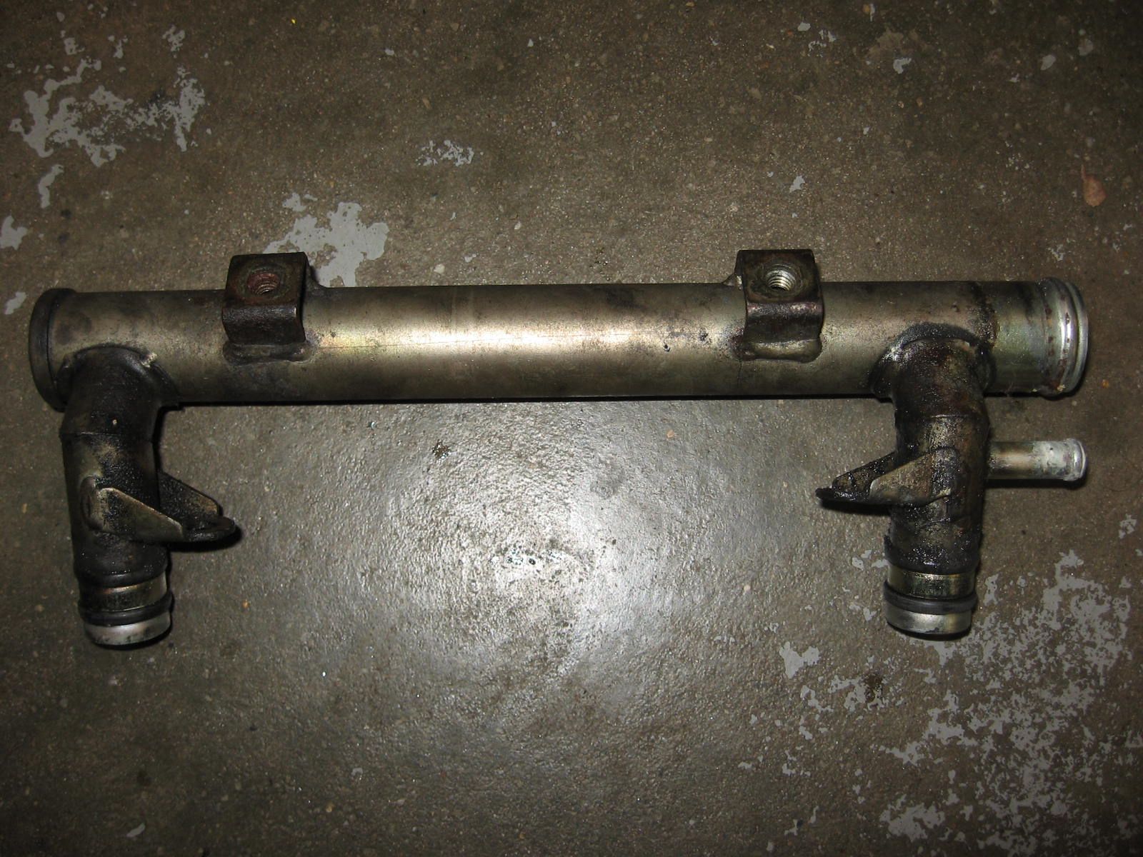 koelwaterpijp voorkant bovenop cilinders , boven uitlaten	zzr600 zx600e2  90-2005	39192-1040