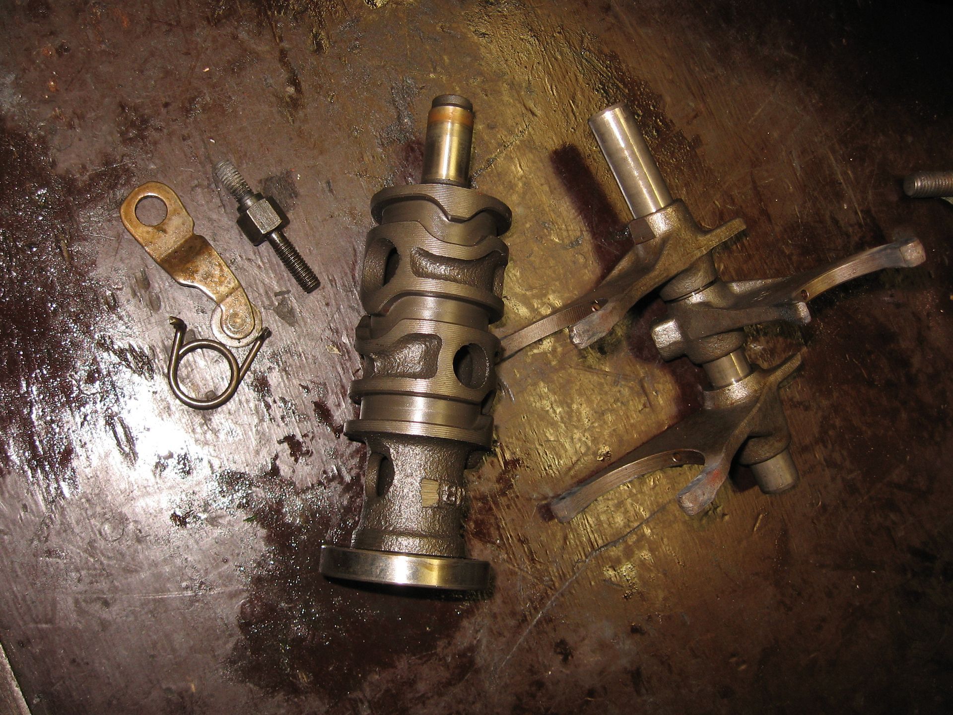 schakelwals met schakelvorken	Vf1000f 84 , vf750f 1984 , vf700 84-85	24300-MB6-000 , 24211-MB0-870 , 24212-MB6-000 , 24213-MB6-000 ,  	24300-MB6-000