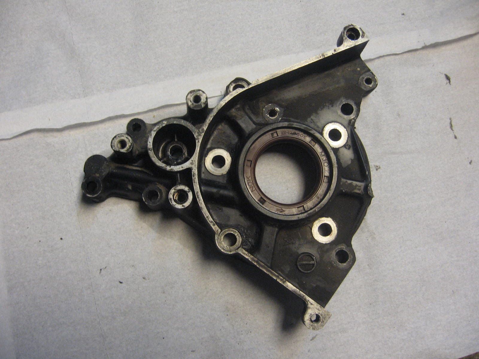 zijdeksel carter achter vtw -- cbx750f f2 1984-86		11661-mj0-920 , 11661-mj0-921 ,