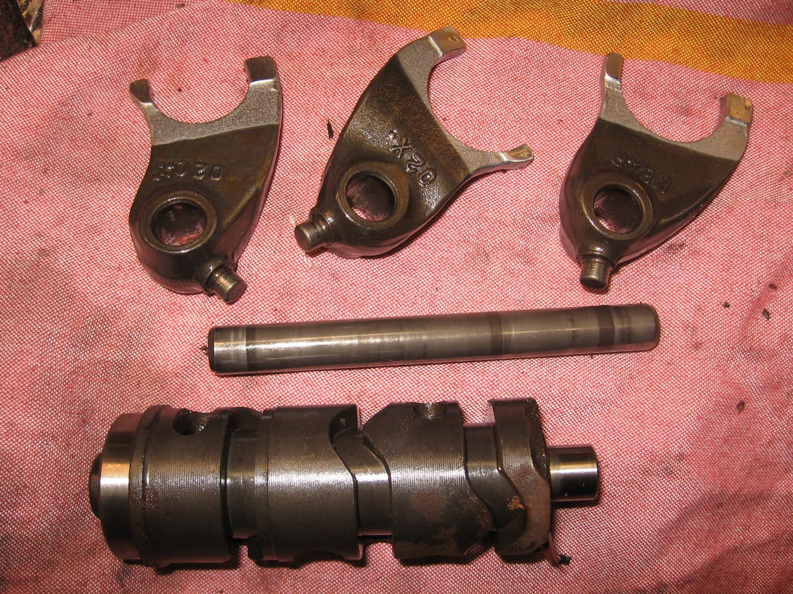 schakelwals met schakelvorken	Cmx250c 85	24301-kb4-670 , 24211-kb4-670 , 24221-kb4-670 , 24231-kb4-670