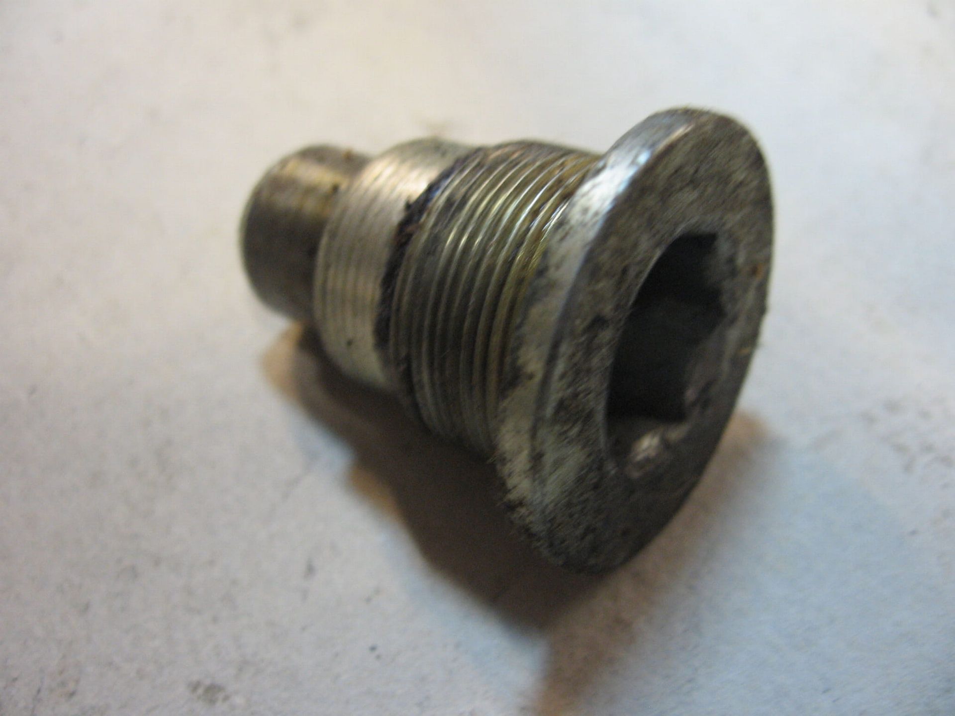 achterbrugbout links	Vt700c 84-86 vt750c 83	90124-me9-000