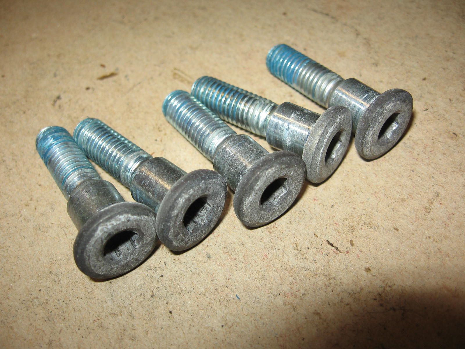 set (5st)  imbusbout voorremschijf	Gsx600f 1994 , 1988-97	09106-08148	09106-08082
