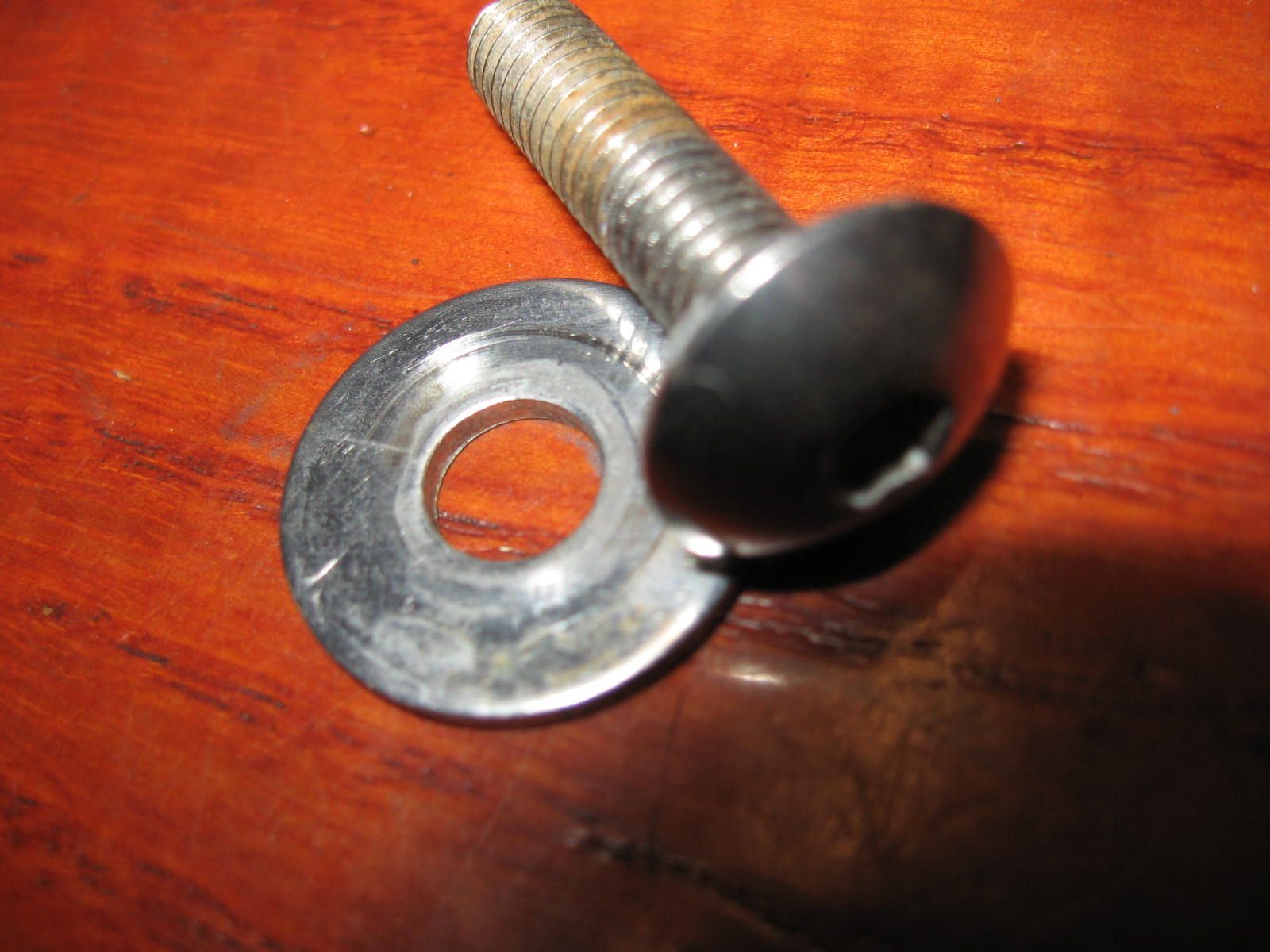 imbusbout bollekop m6x25	Gsx600f 	09139-06029