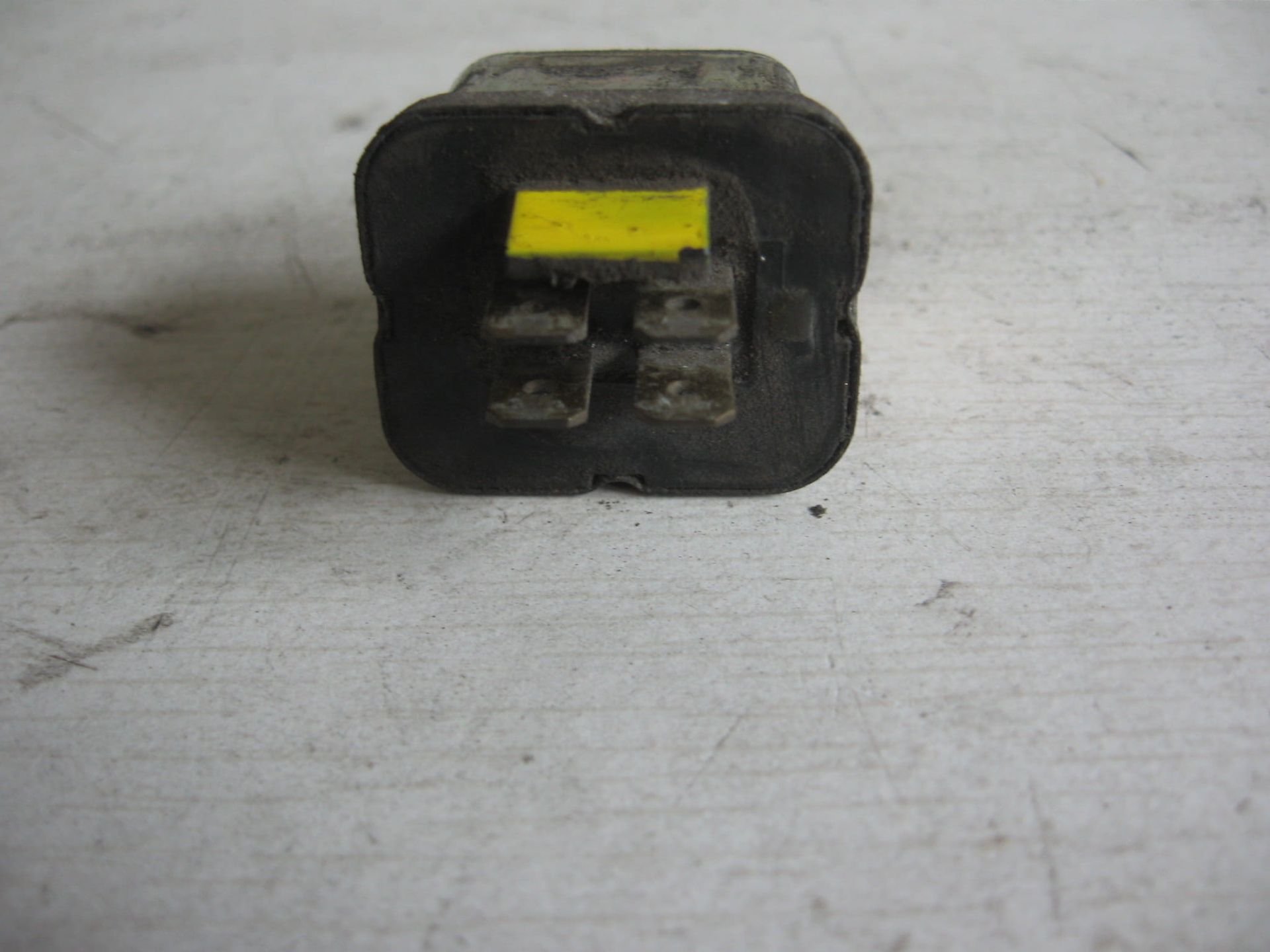 relais	Xs400  1980-82 , xs850 198-81	3h5-81950		,Geel , 3H5-00 , omron , 0471D9