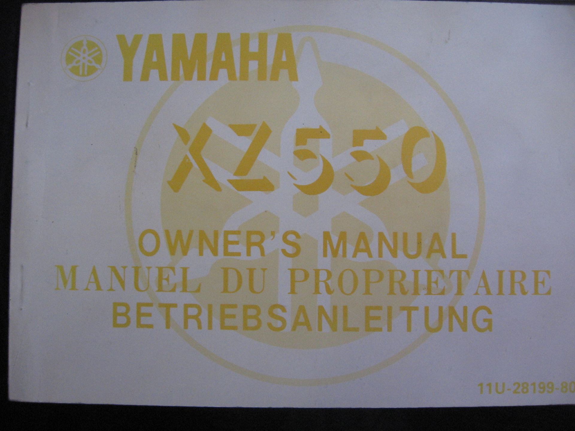 Yamaha owners manual uit 1981	XZ550		11U-28199-80	taal: engels frans duits conditie: als nieuw kaft beetje minder