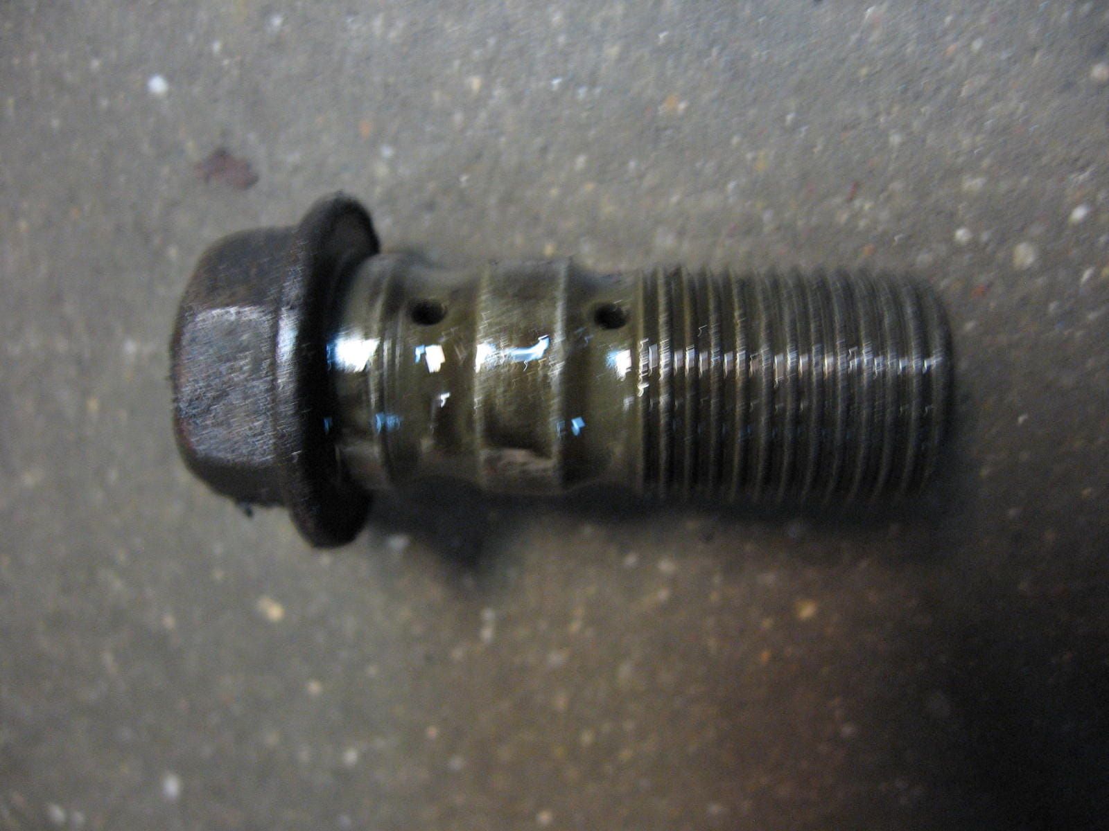 banjobout olieleiding in kop	TR1 , xv1100 xv750 , xvs1100 , 90401-16071