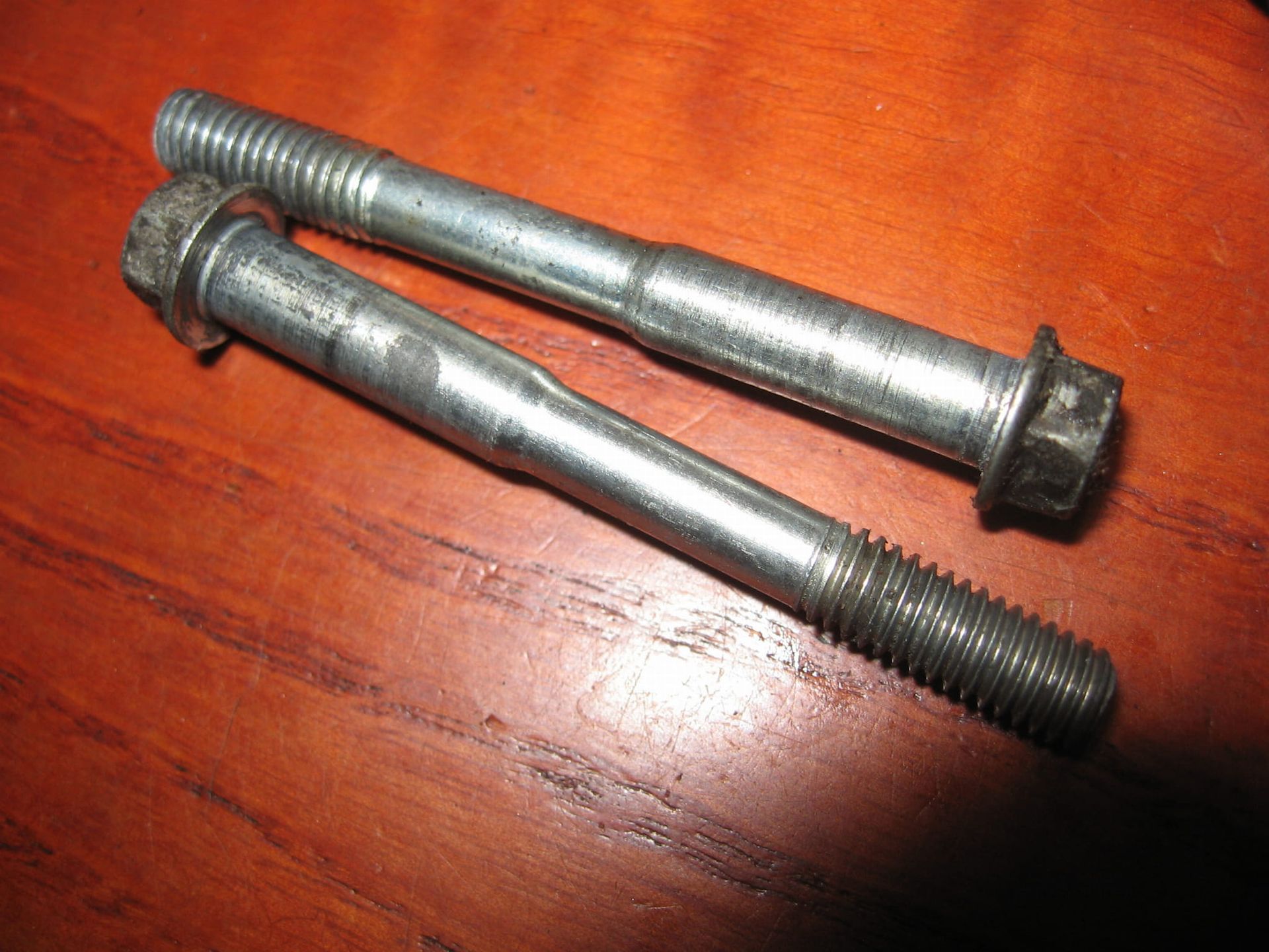 2 bouten ( extra dikke borst)  m6x55 bevestiging koppelingscilinder	Vf750s 85	90051-mb0-000