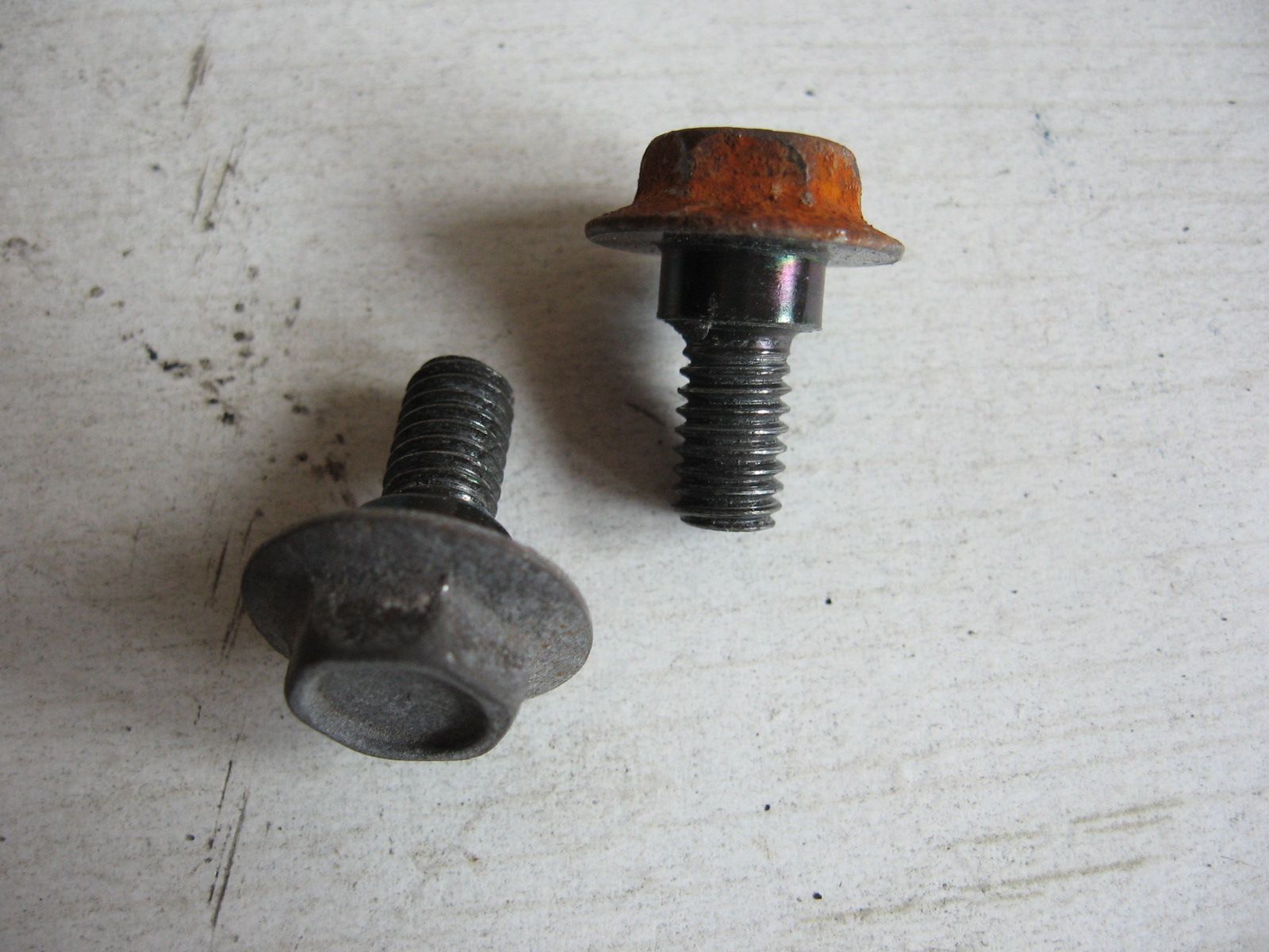 2x flensbout met dikke borst m6	Vfr400rg 1986	90111-187-000