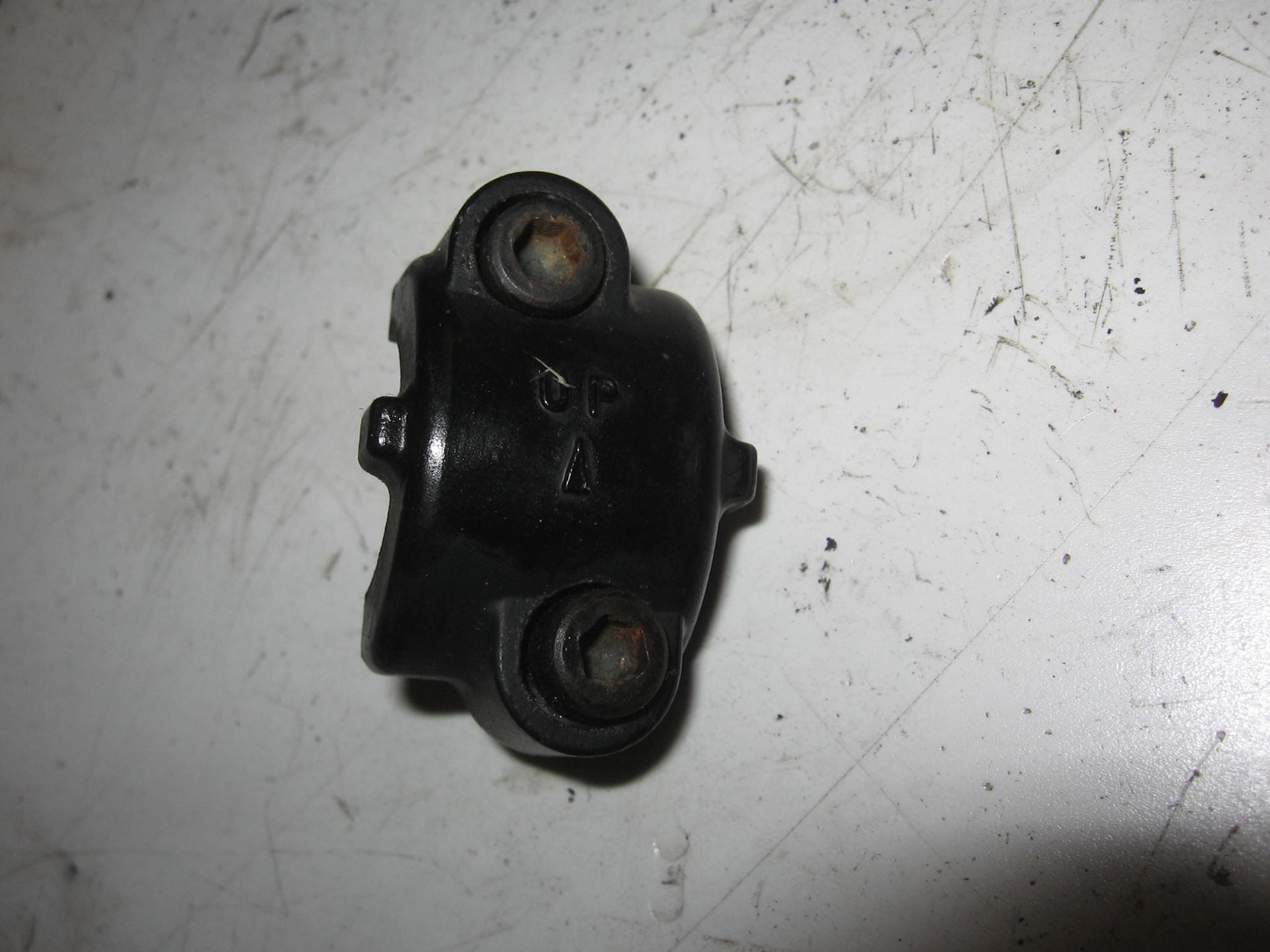 stuurklem hoofdrempomp , ( holder masterbrake cilinder ) gpx600r 1988-97,  zg1000 89-2001	43034-1053