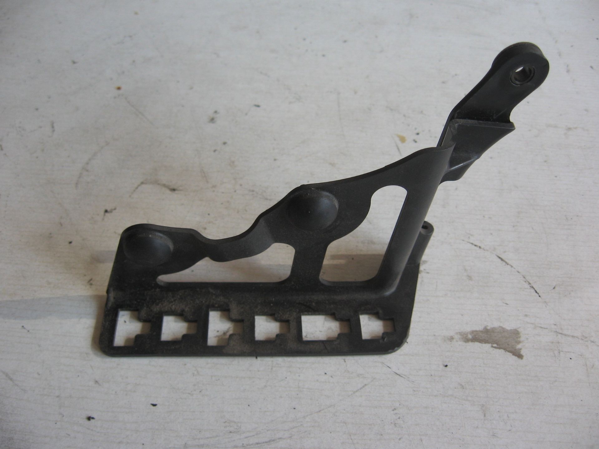 stekker houder	Gl1500 1988 – 2000	32011-mn5-000 	( bij regeleenheid cruse control