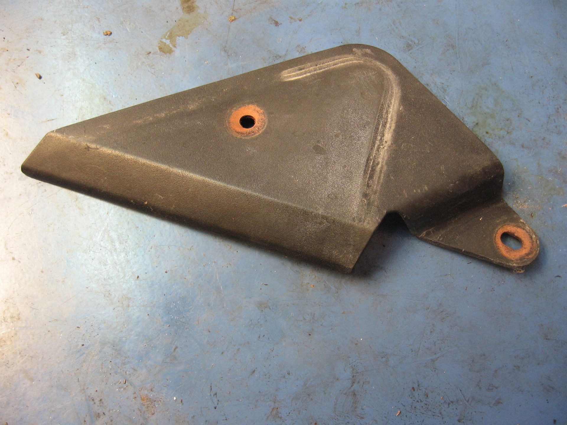 Cover3 , kapje links tussen radiator en frame	Fzr1000 91-95	3gm-2117N