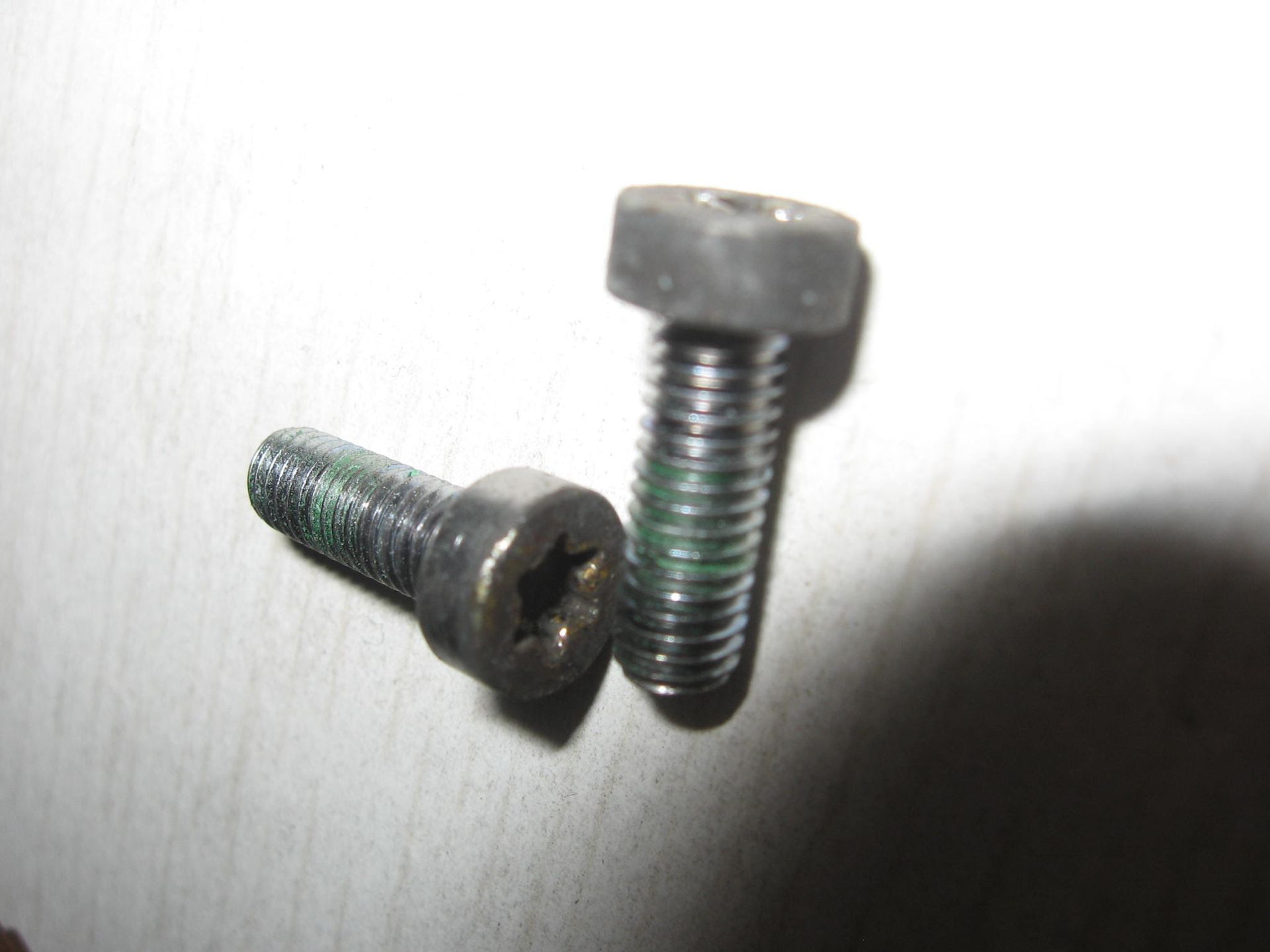 2x boutje torx 5x14 montage abs ring voorwiel	St1100 1992-2000 	90131-my3-781
