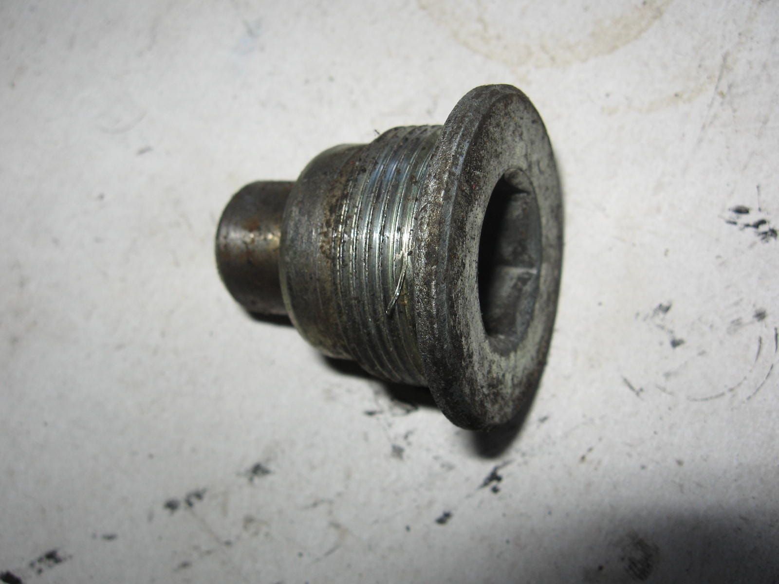 achterbrugbout links	Vt100c 85-96	90122-mb0-000