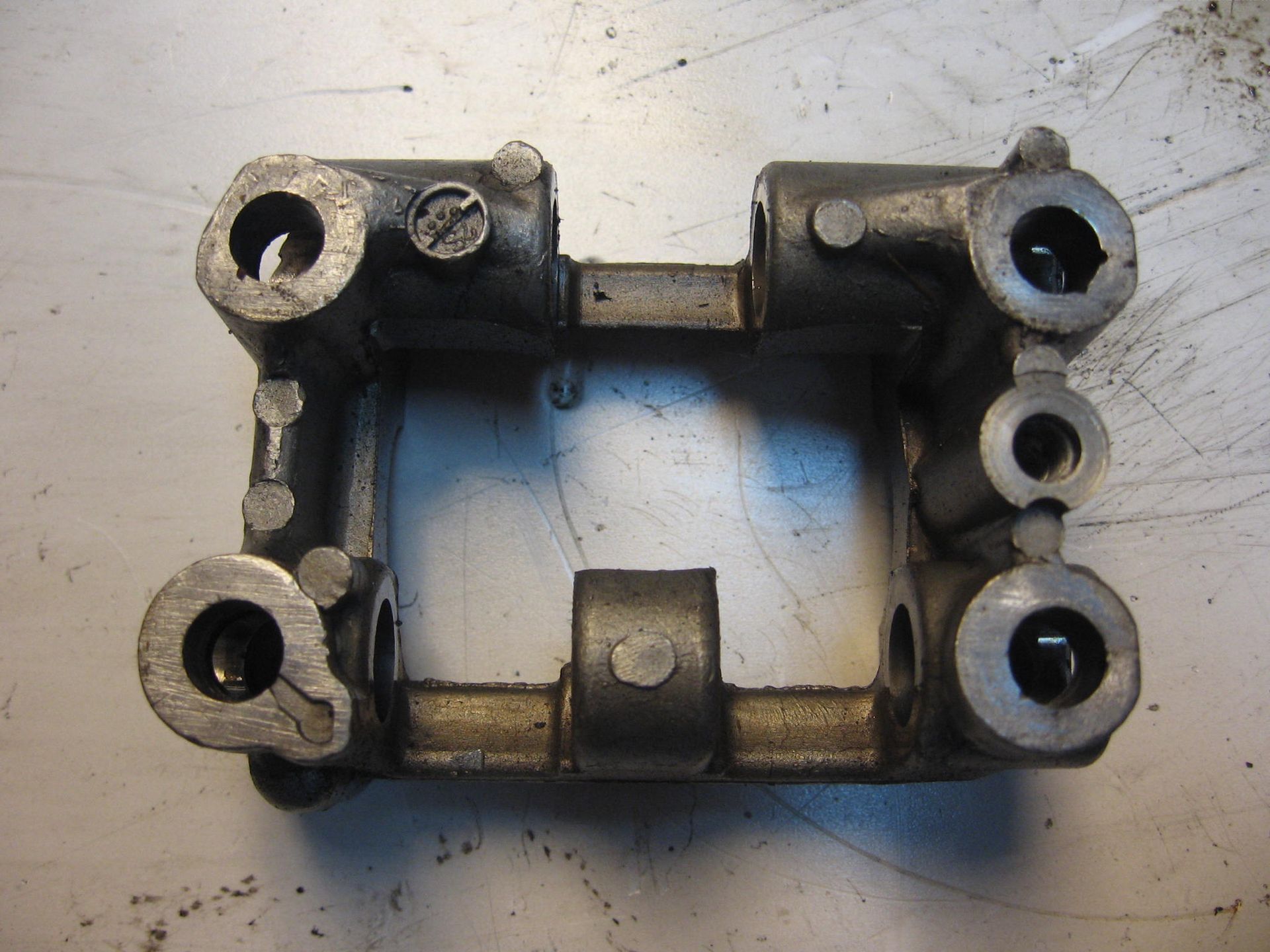 houder nokkenas -- xl600v 1988		12223-mf5-020	12223-mf5-030
